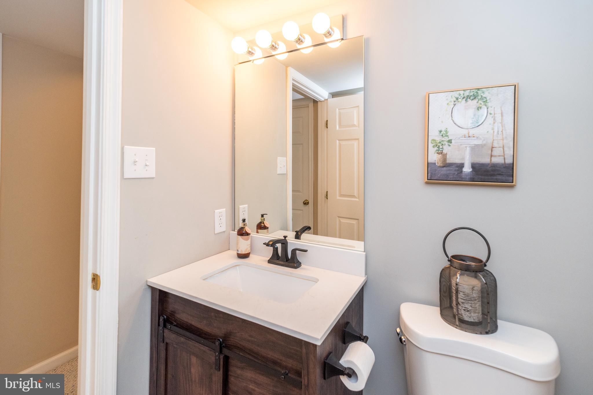 COUNTRY CLUB KNOLL - Residential