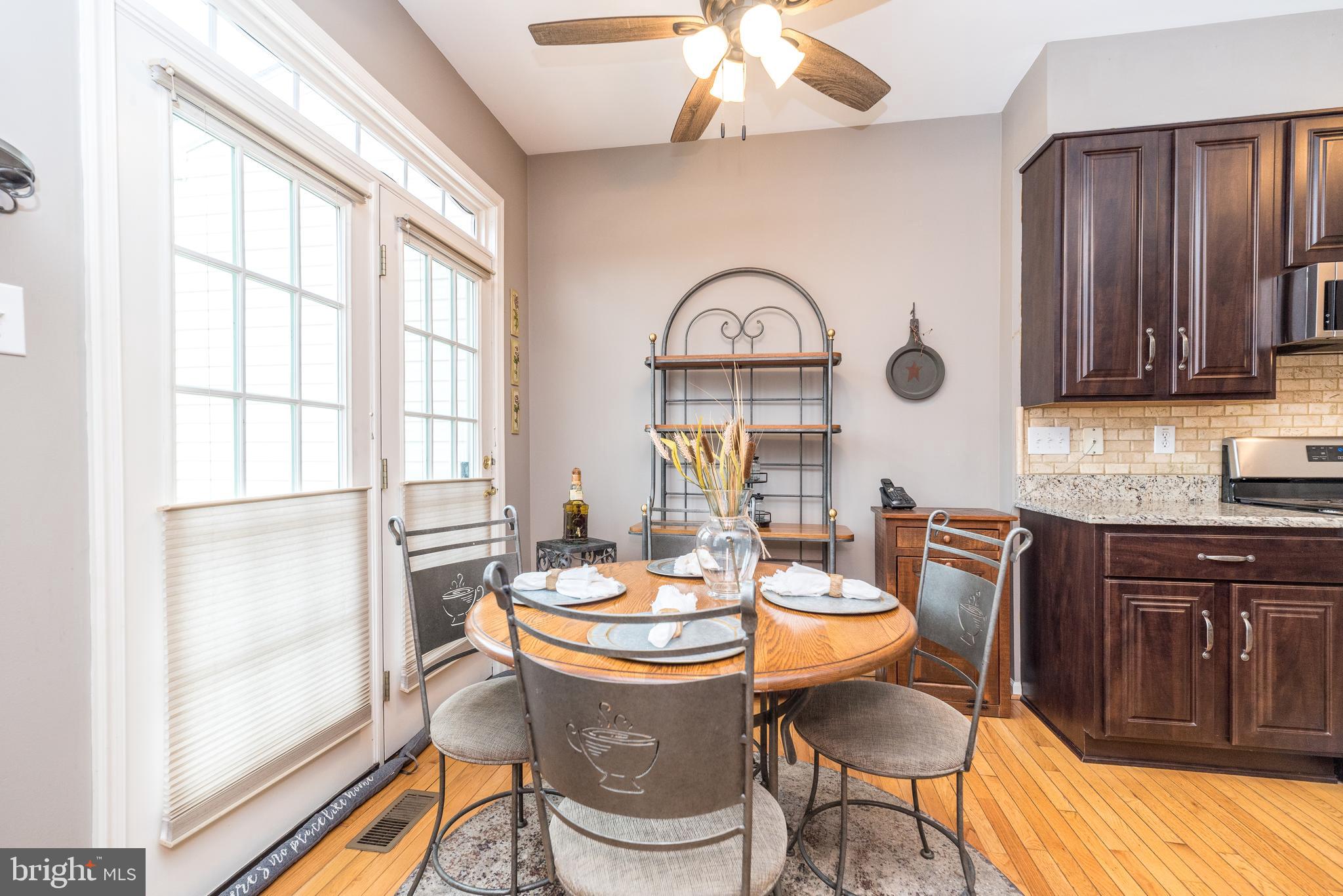 COUNTRY CLUB KNOLL - Residential