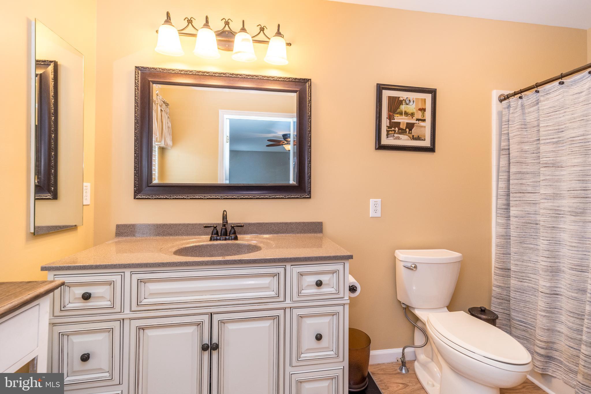 COUNTRY CLUB KNOLL - Residential