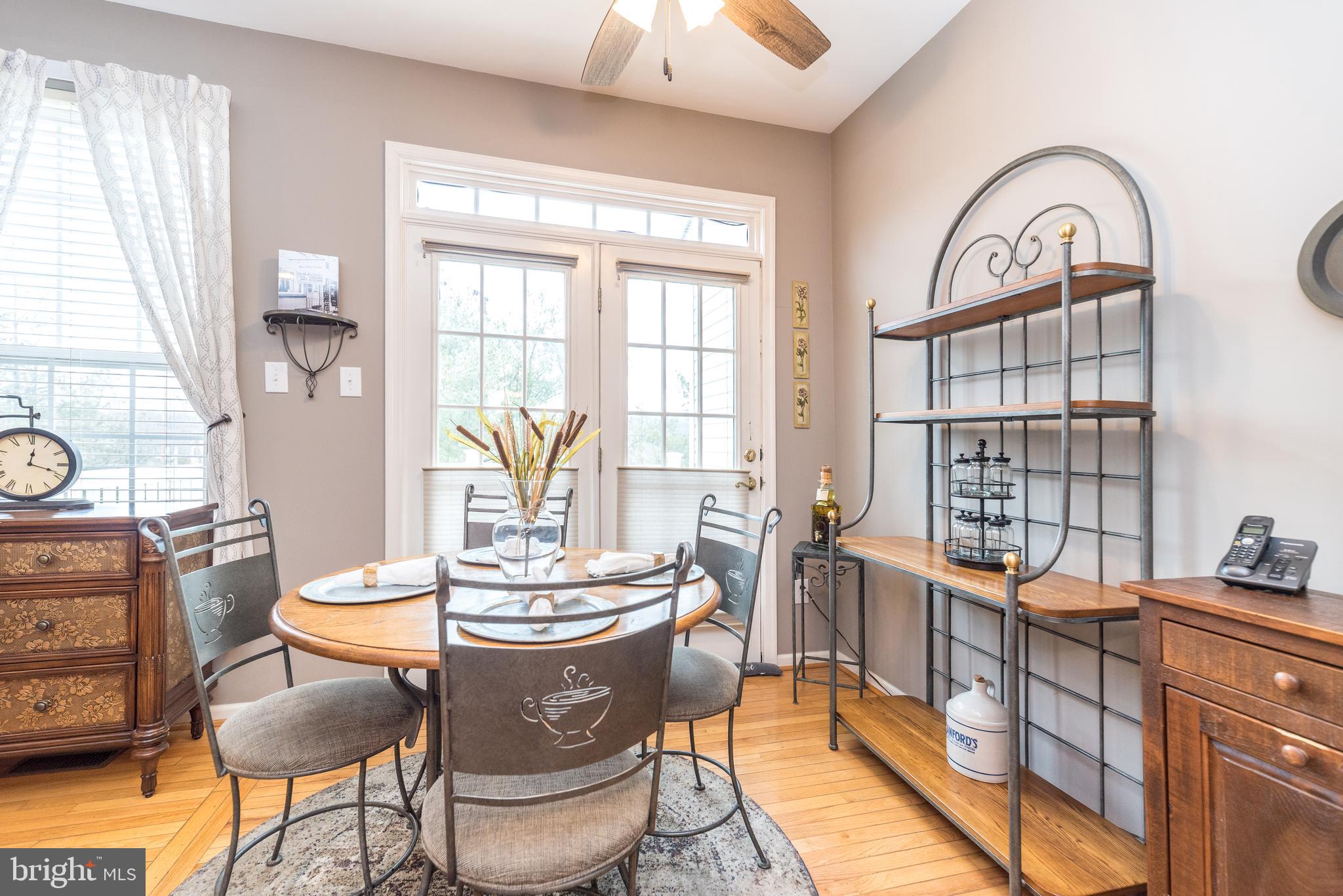 COUNTRY CLUB KNOLL - Residential