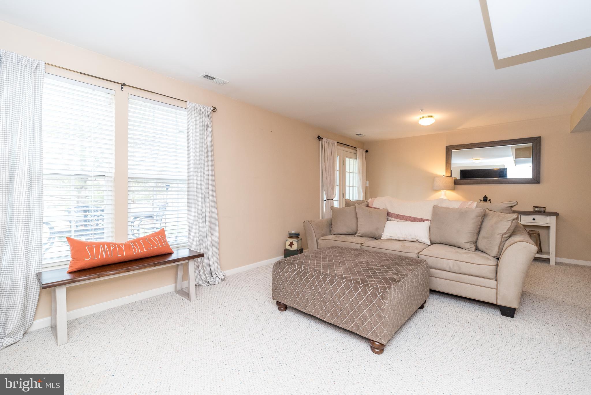 COUNTRY CLUB KNOLL - Residential