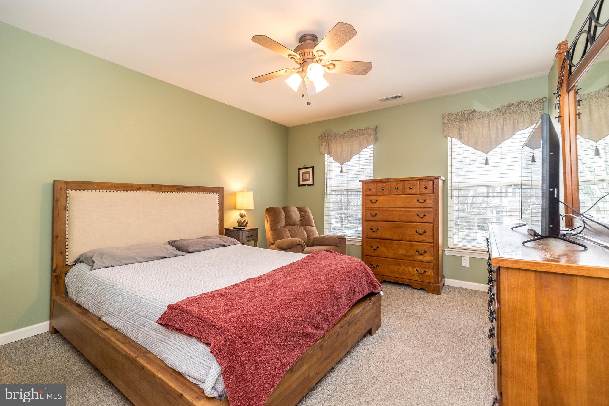 COUNTRY CLUB KNOLL - Residential