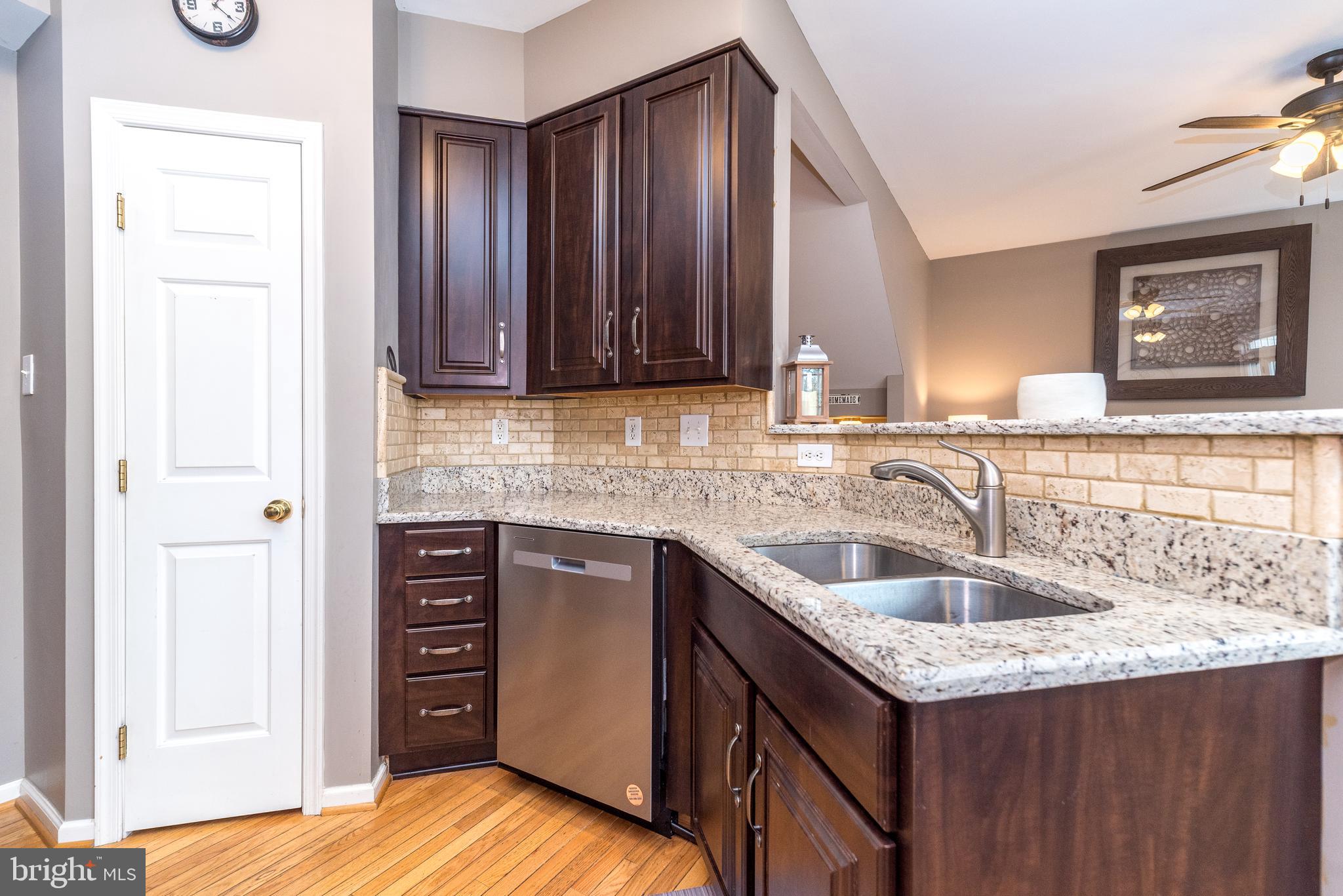 COUNTRY CLUB KNOLL - Residential