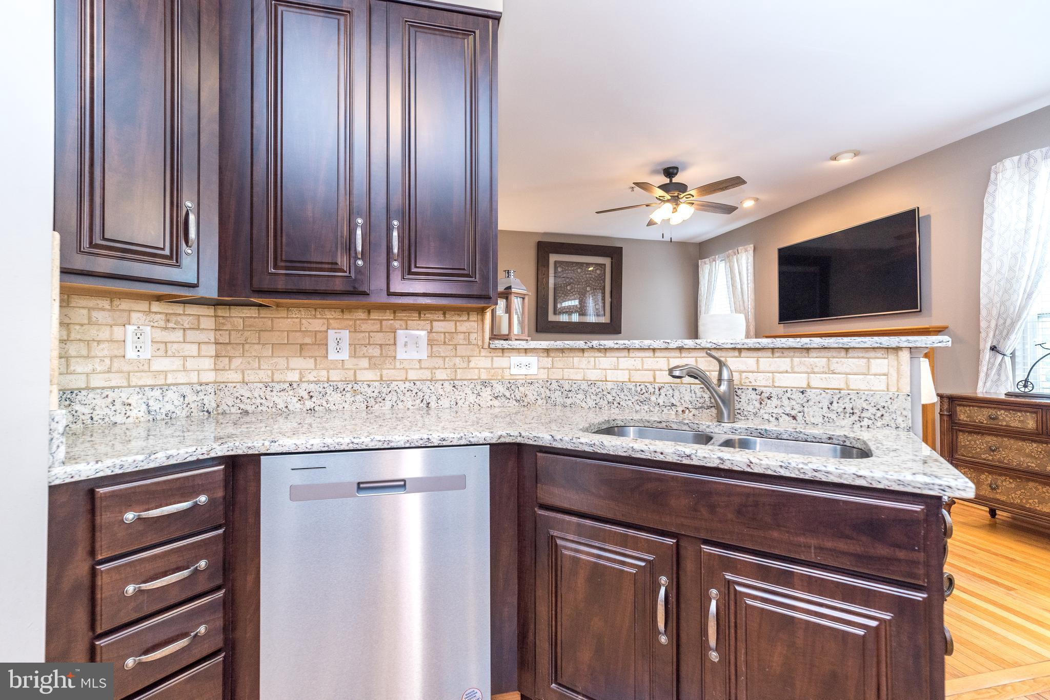 COUNTRY CLUB KNOLL - Residential