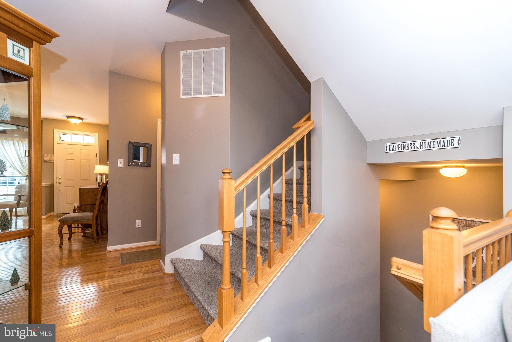 COUNTRY CLUB KNOLL - Residential