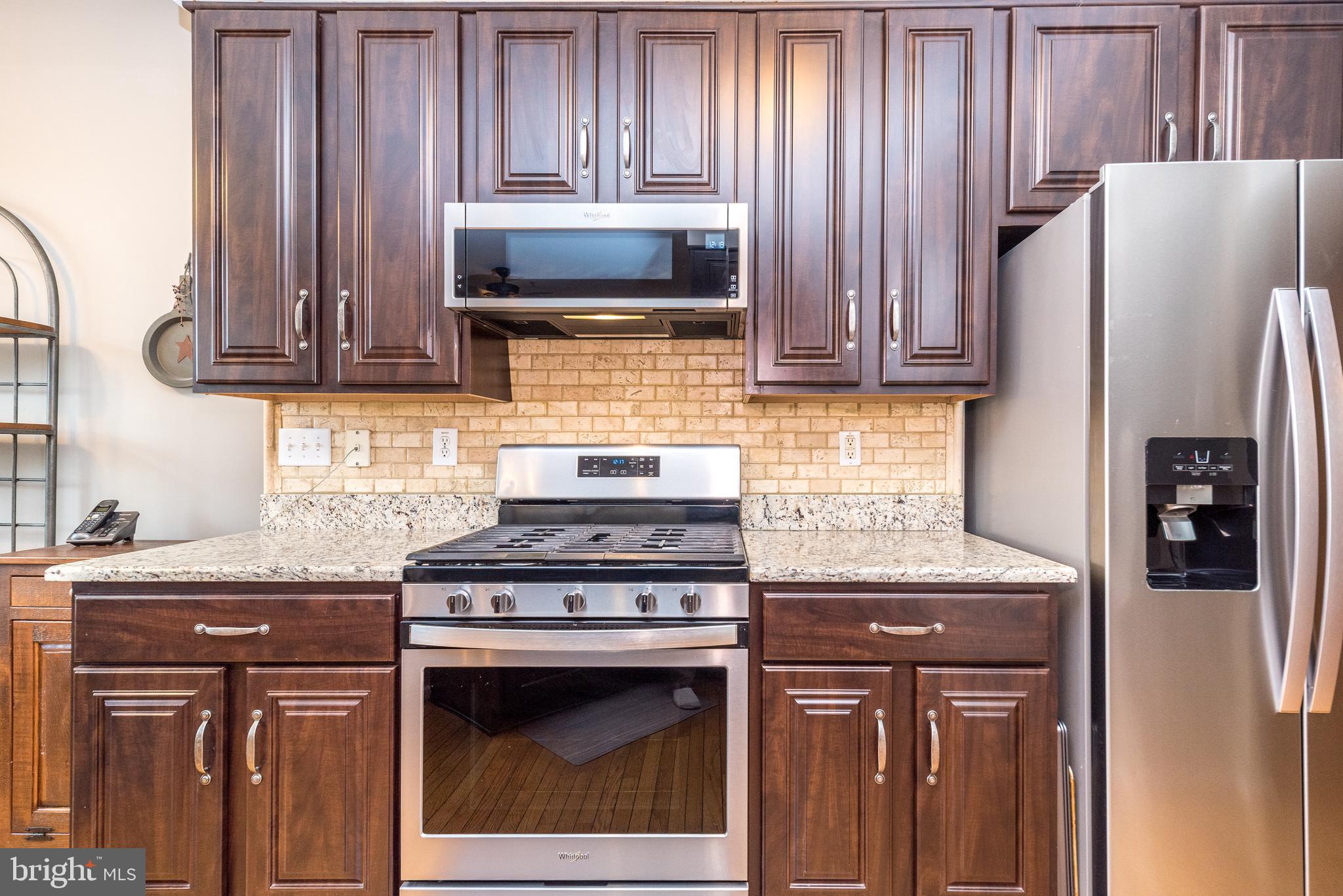 COUNTRY CLUB KNOLL - Residential