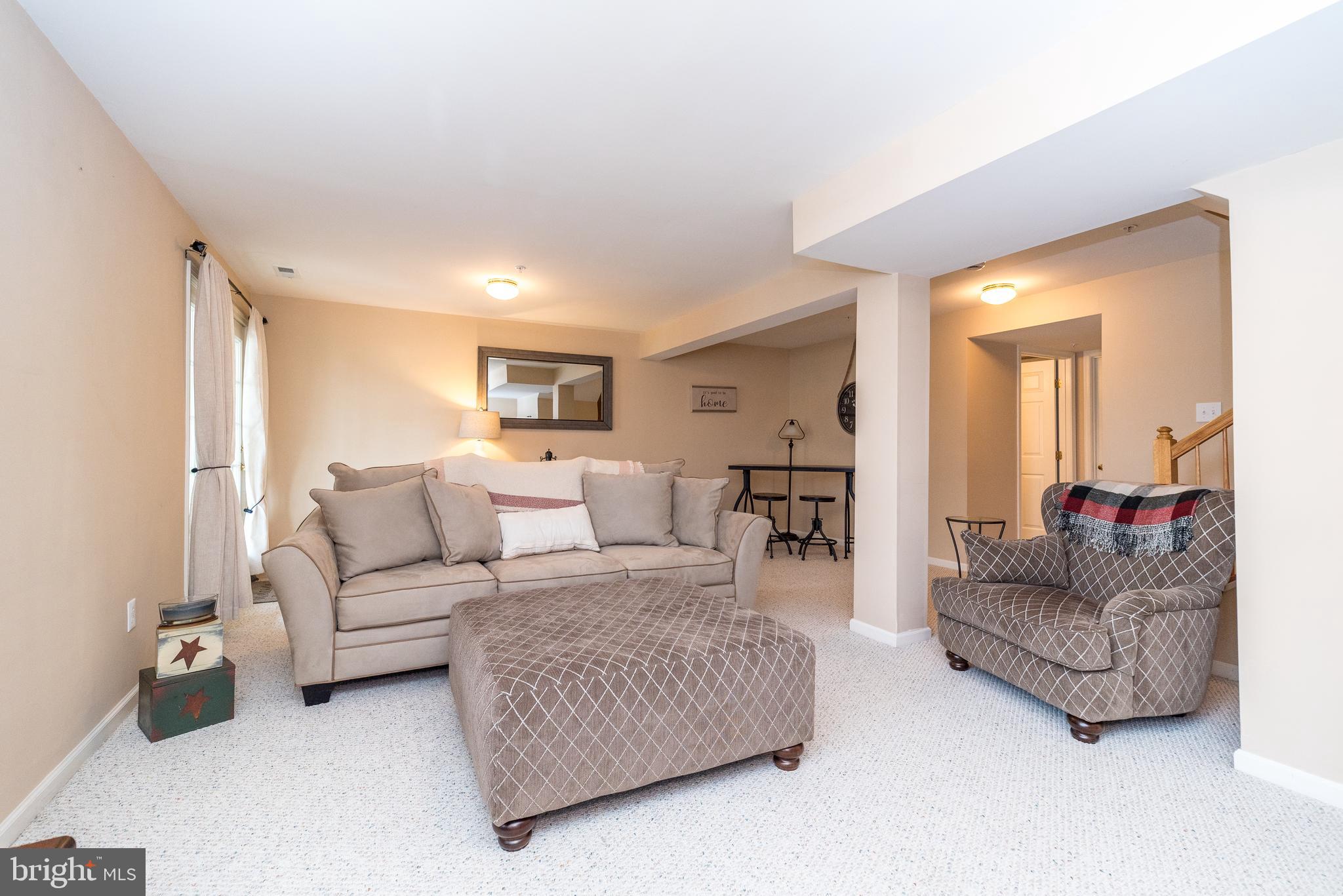 COUNTRY CLUB KNOLL - Residential