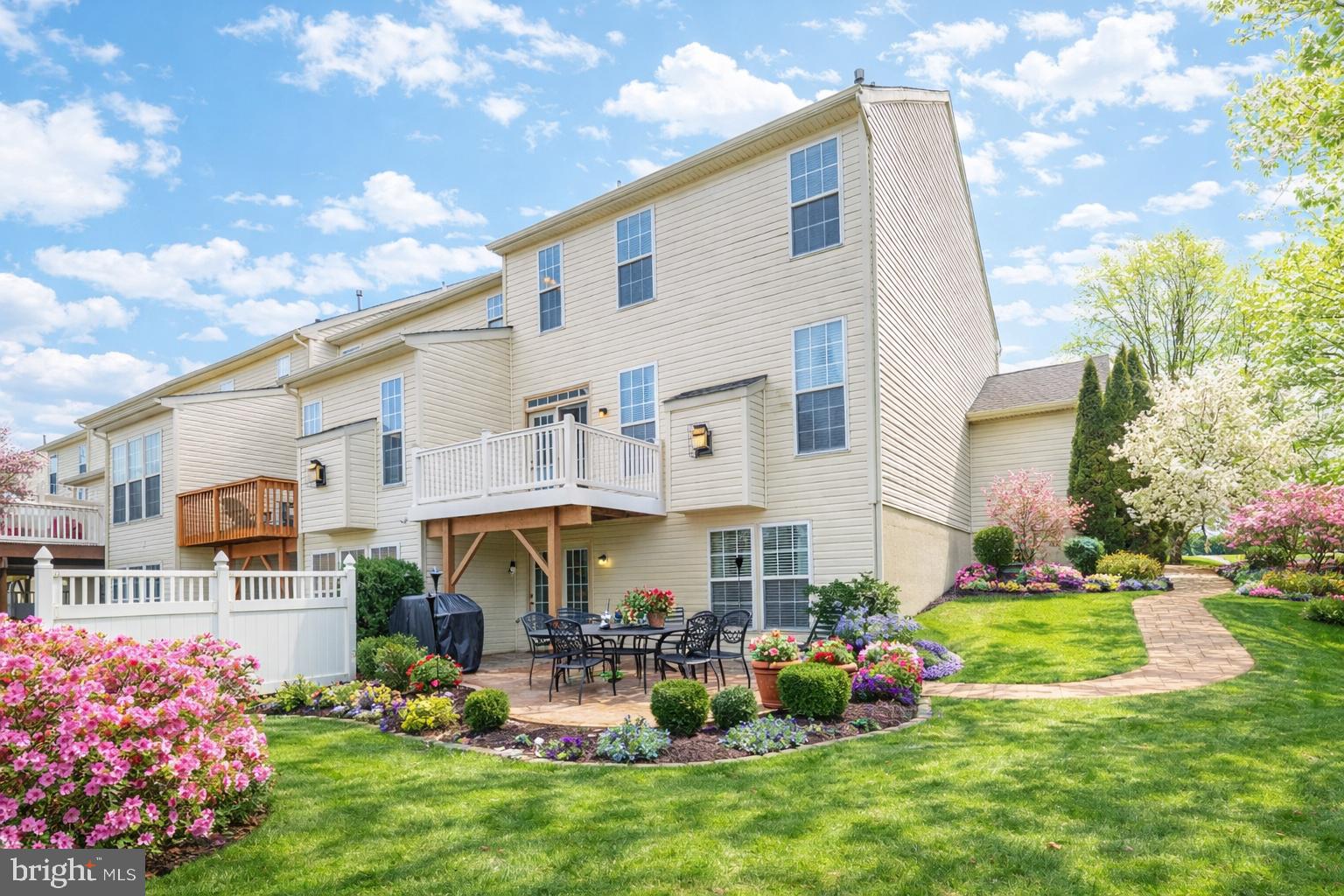 COUNTRY CLUB KNOLL - Residential