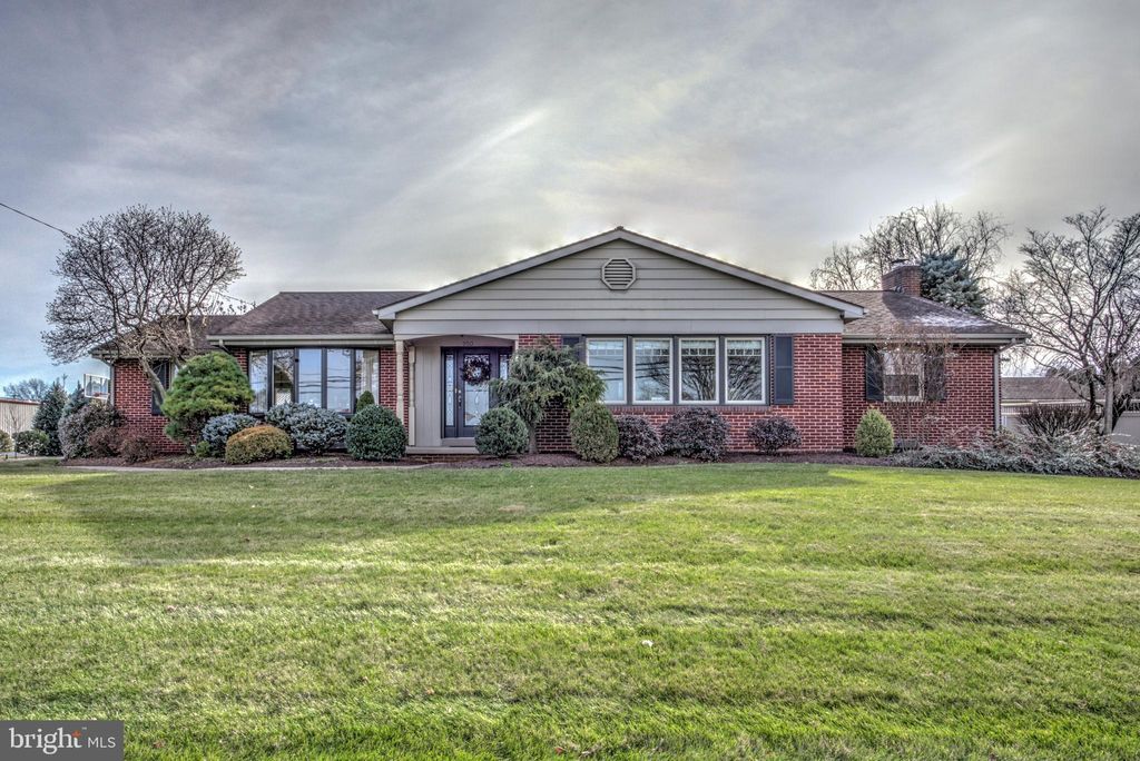 Photo of 950 MAIN ST, NEW HOLLAND, PA 17557 (MLS # PALA2028966)