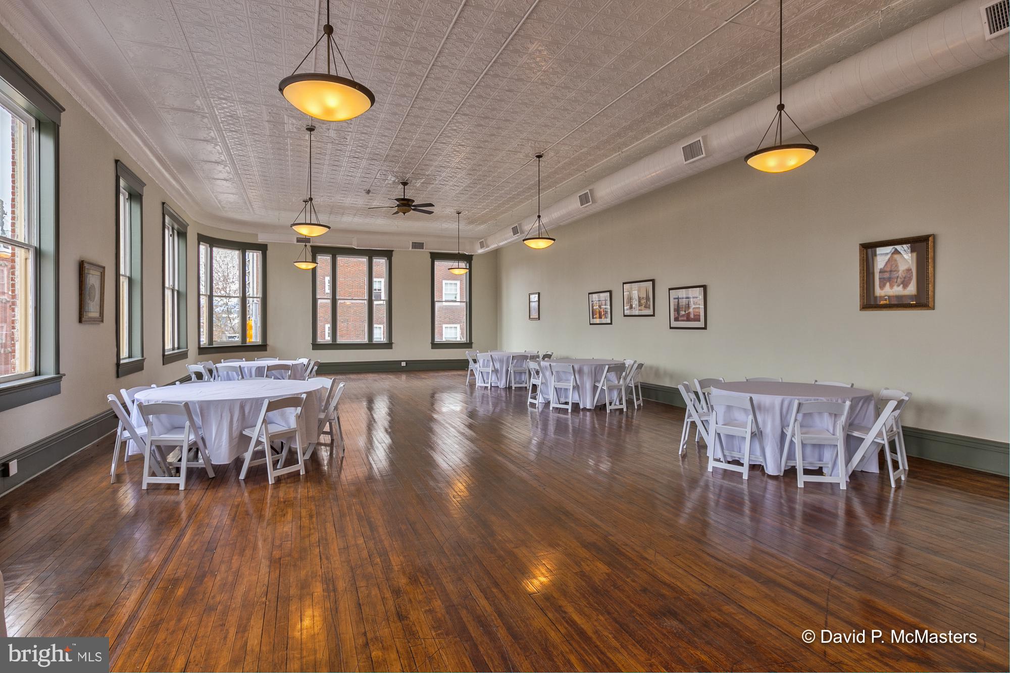 MARTINSBURG CITY - Commercial Sale