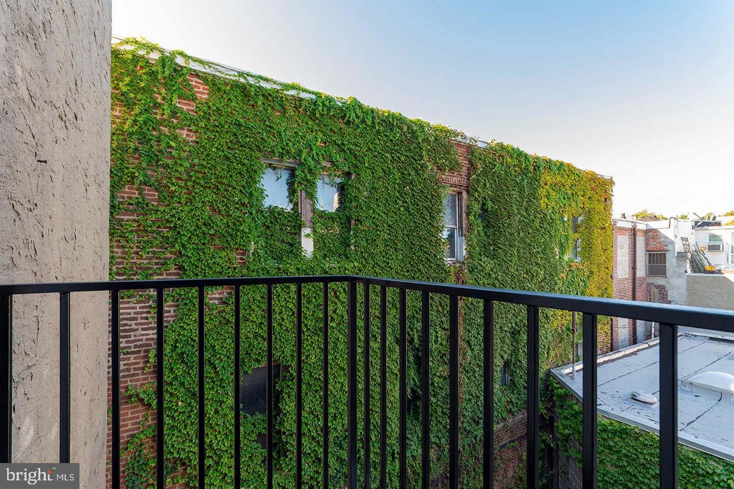 QUEEN VILLAGE - Residential Lease