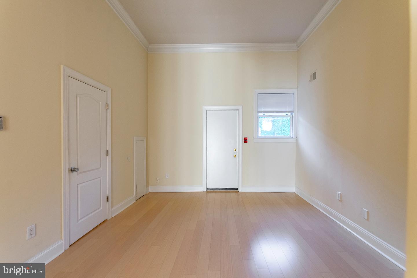 QUEEN VILLAGE - Residential Lease