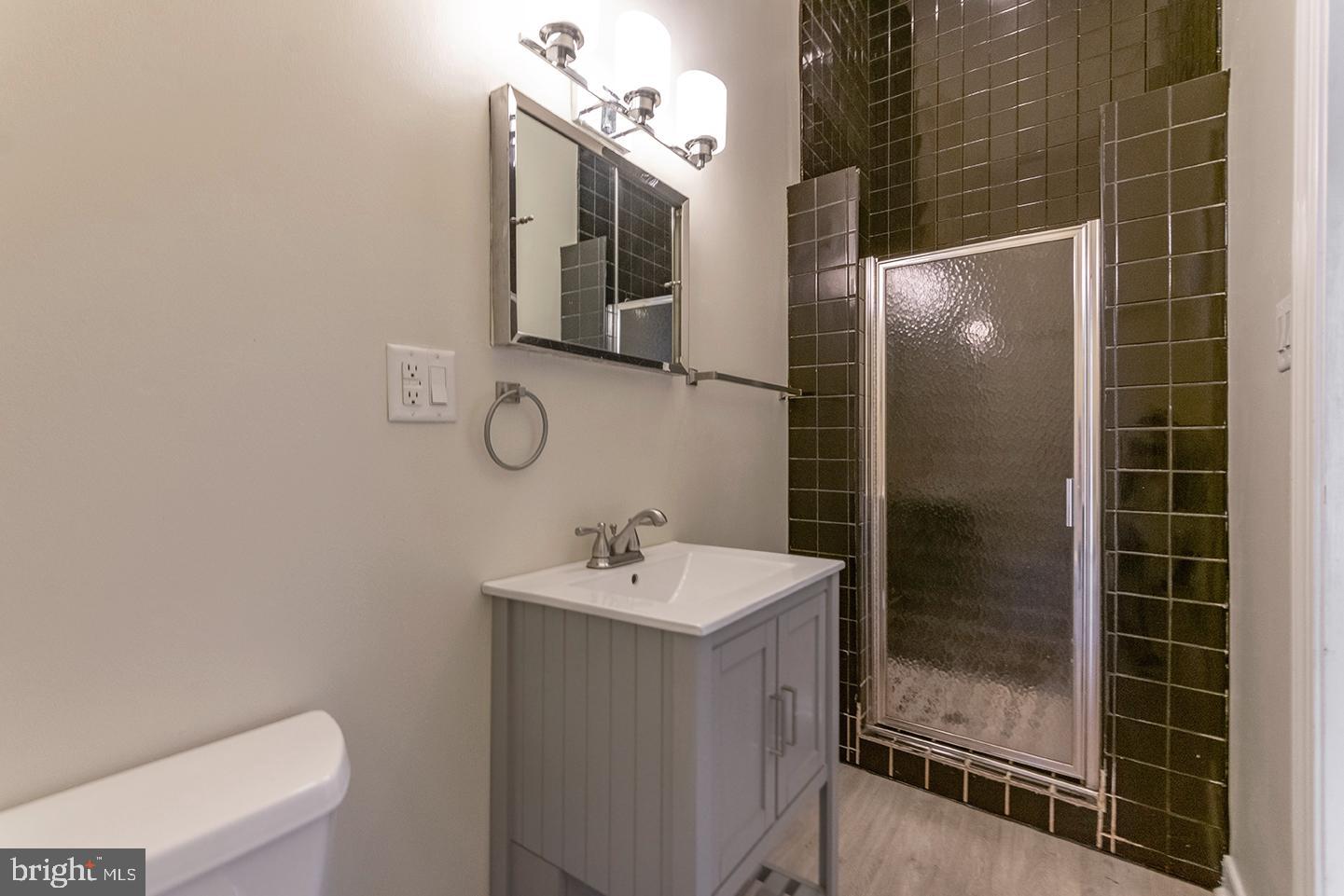 QUEEN VILLAGE - Residential Lease