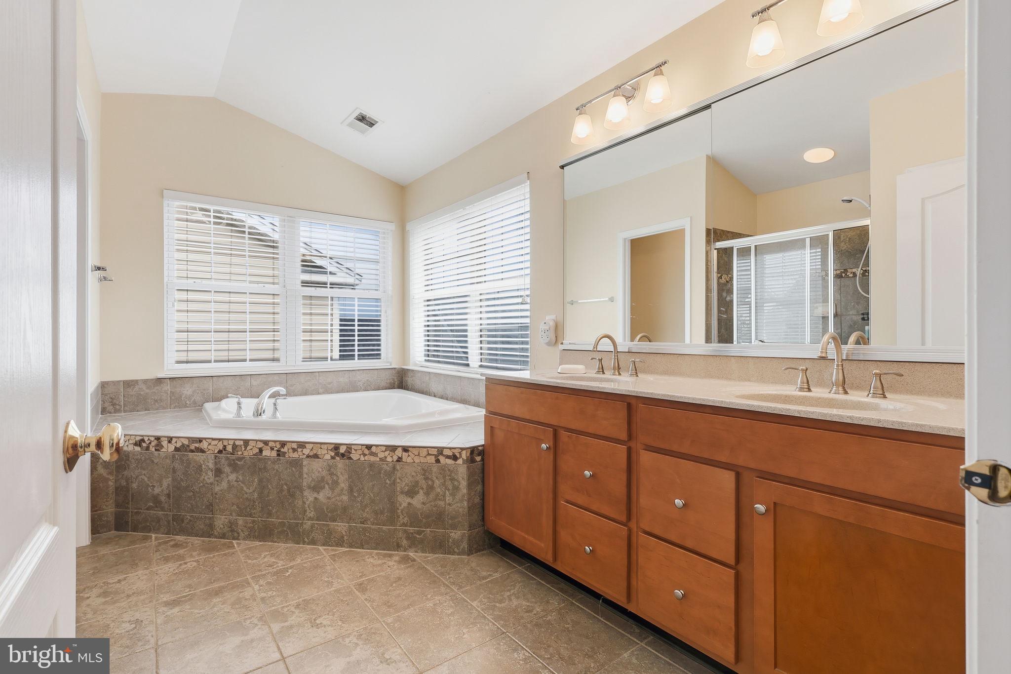 SOUTH RIDING - Residential