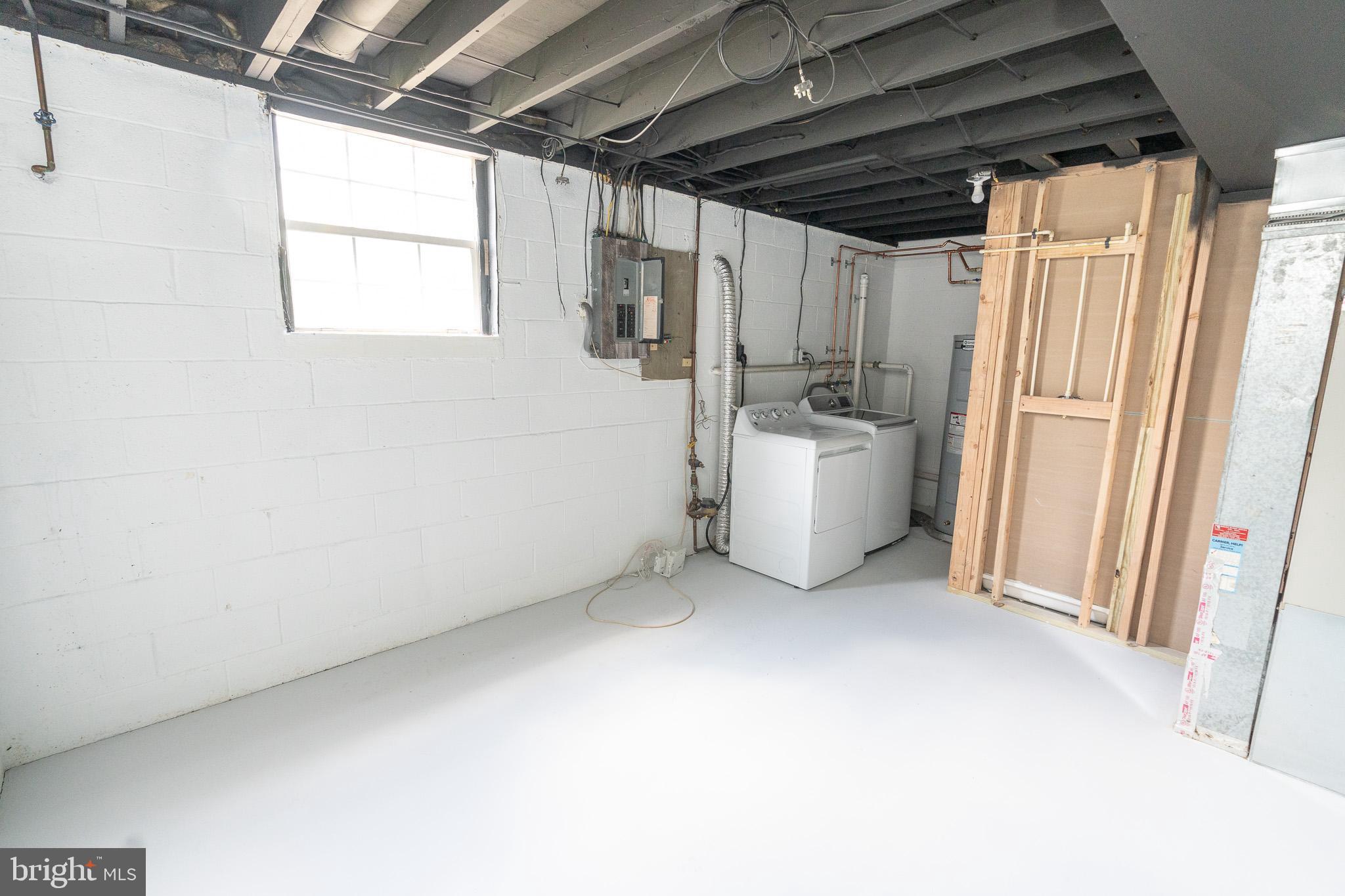 WOODSDALE MANOR - Residential