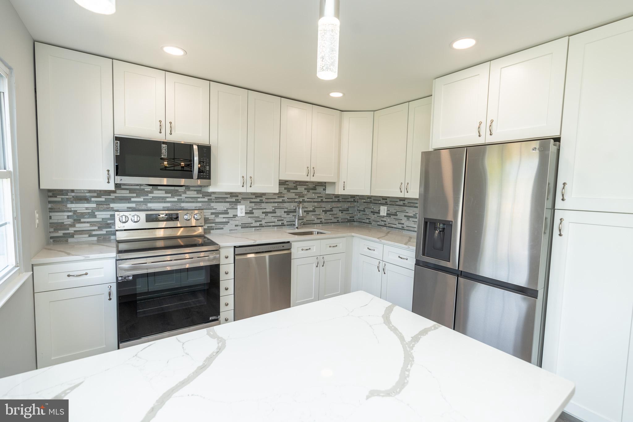 WOODSDALE MANOR - Residential