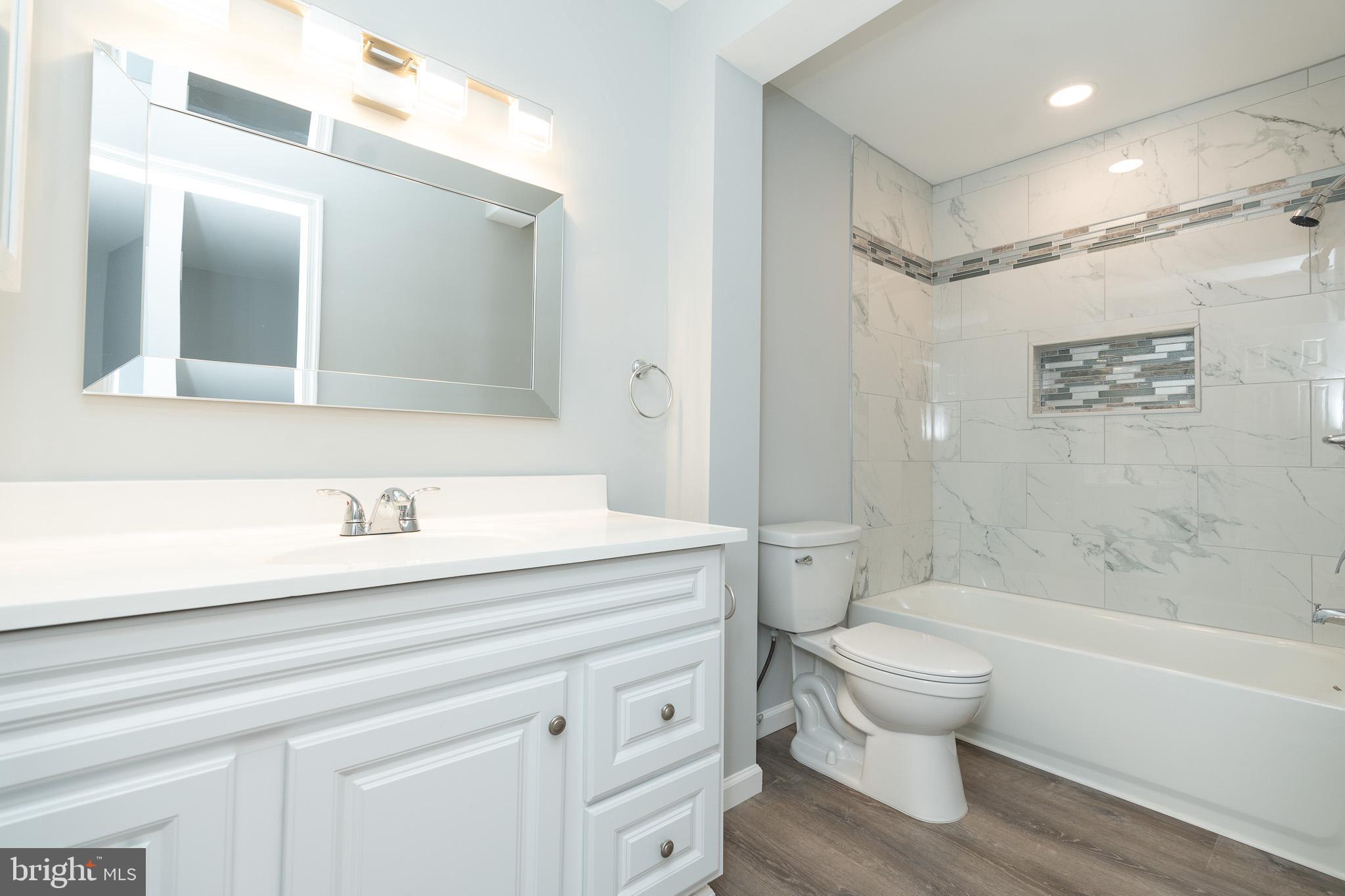 WOODSDALE MANOR - Residential