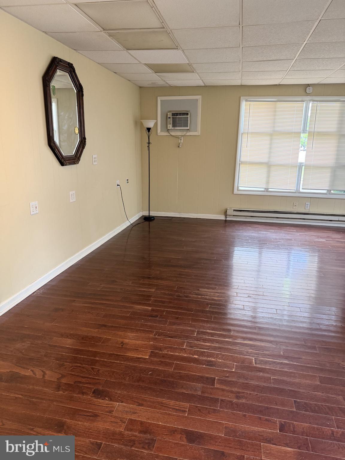 414 W KINGS HIGHWAY