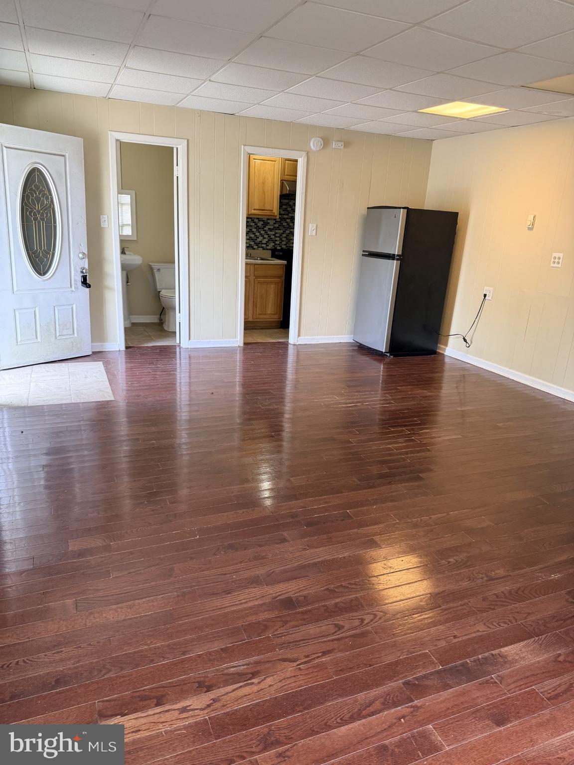 414 W KINGS HIGHWAY