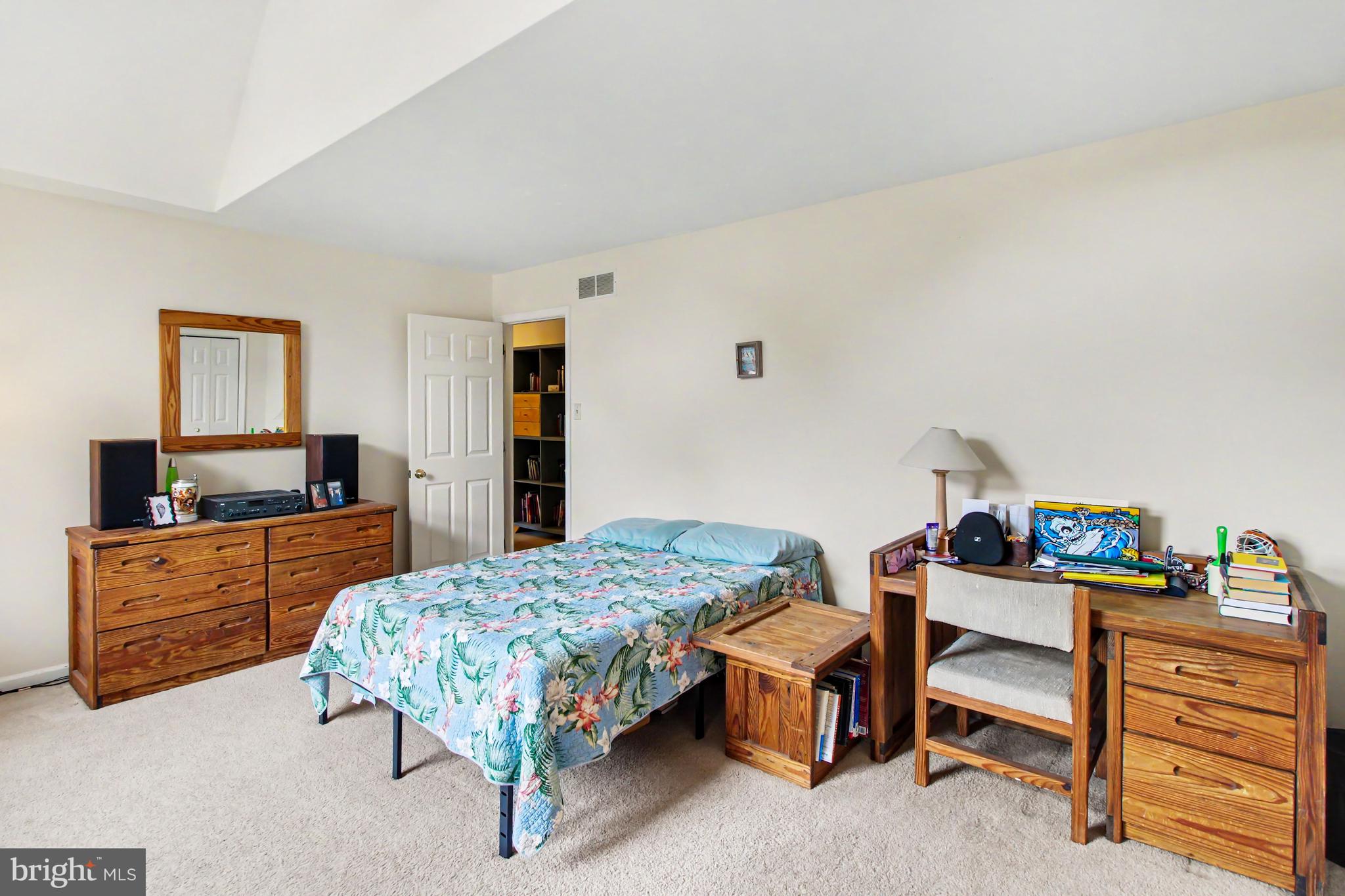 FLOURTOWN GARDENS - Residential