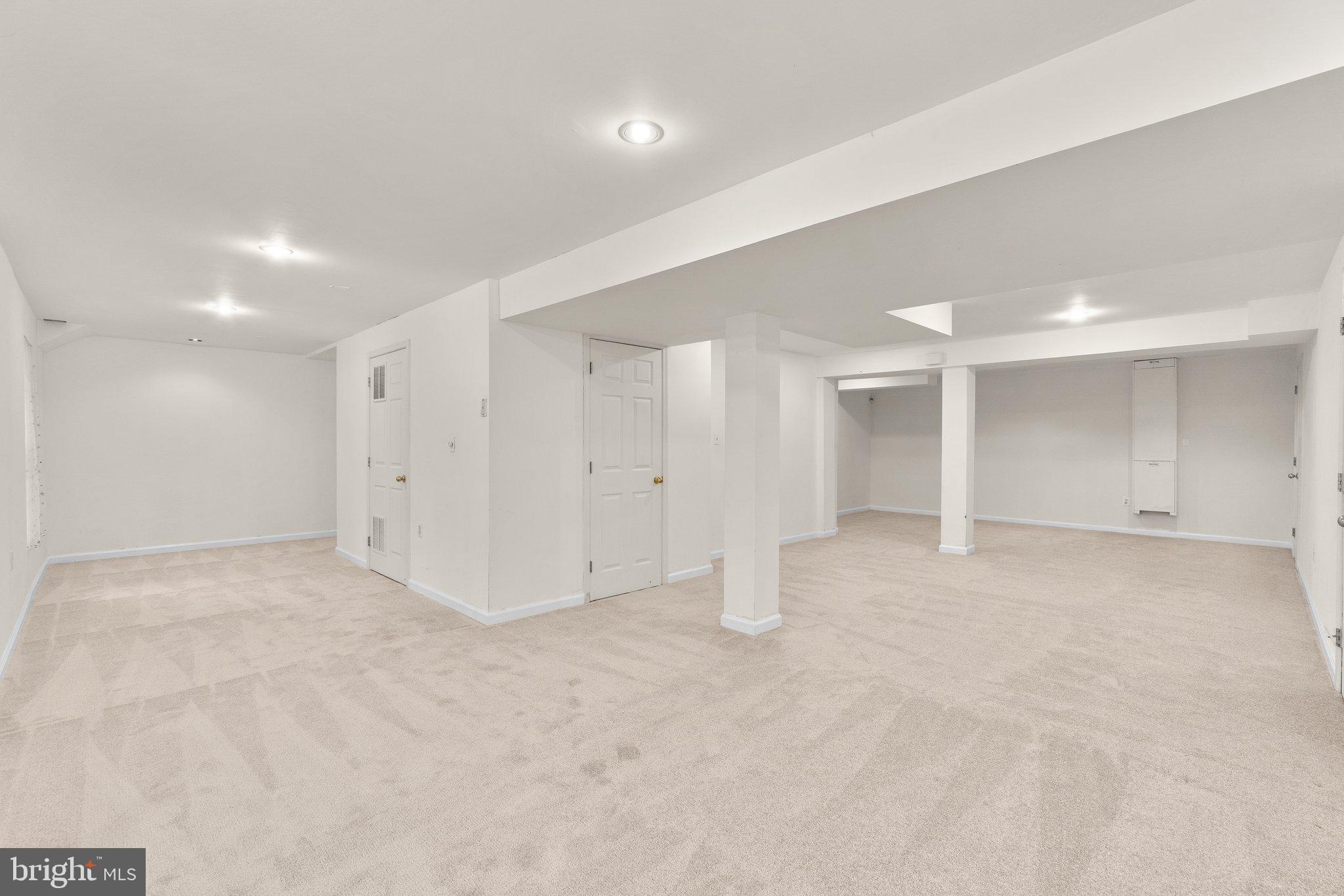 LYONS MANOR - Residential