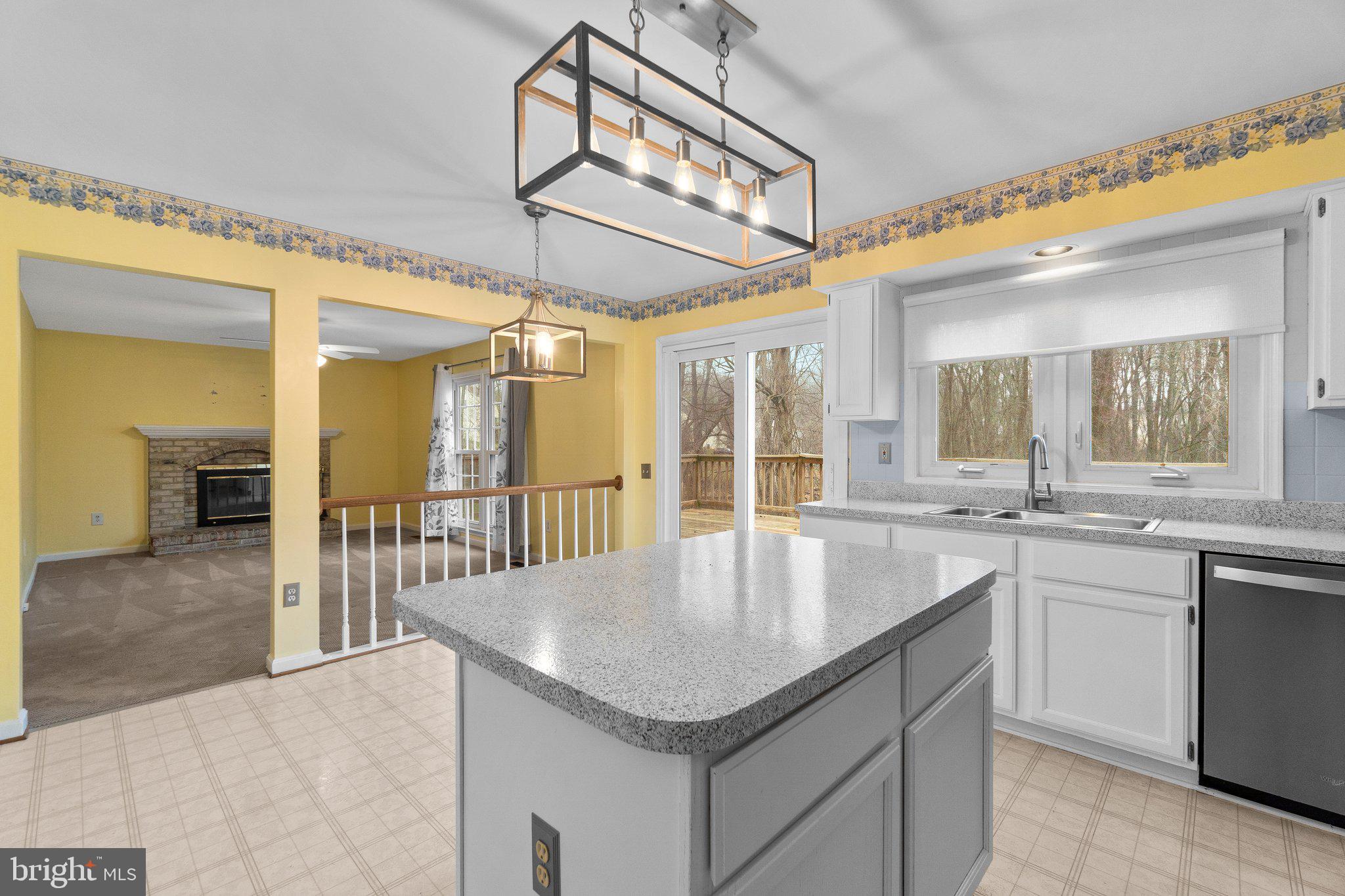 LYONS MANOR - Residential