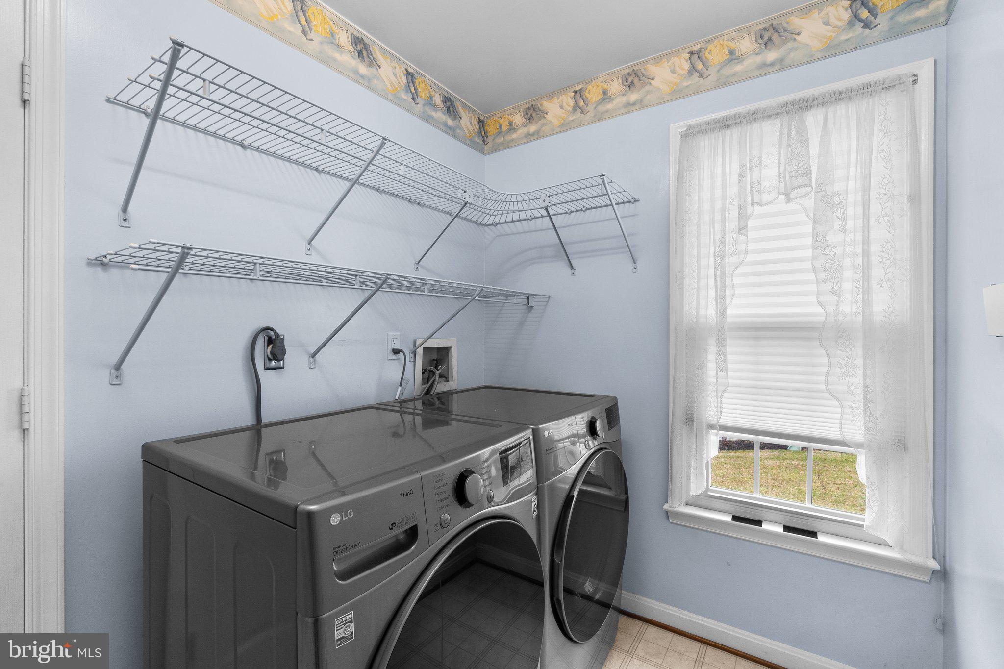 LYONS MANOR - Residential