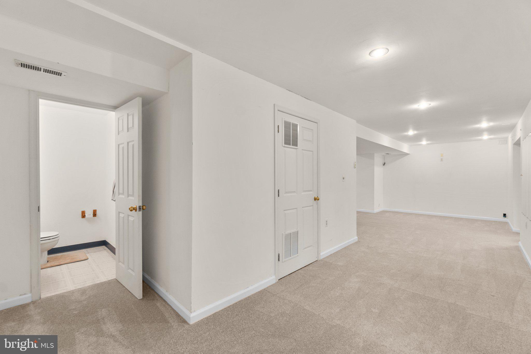 LYONS MANOR - Residential