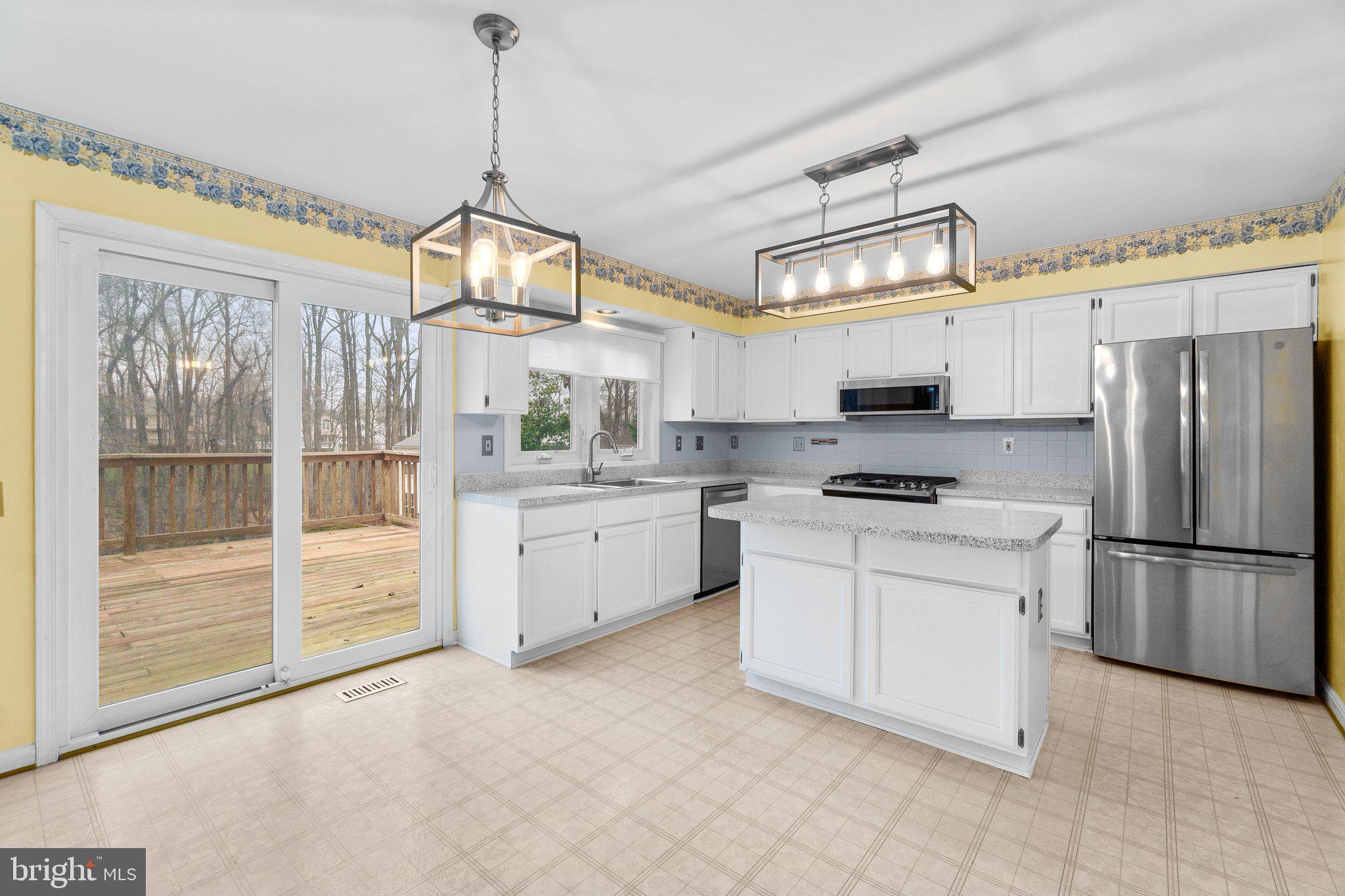 LYONS MANOR - Residential