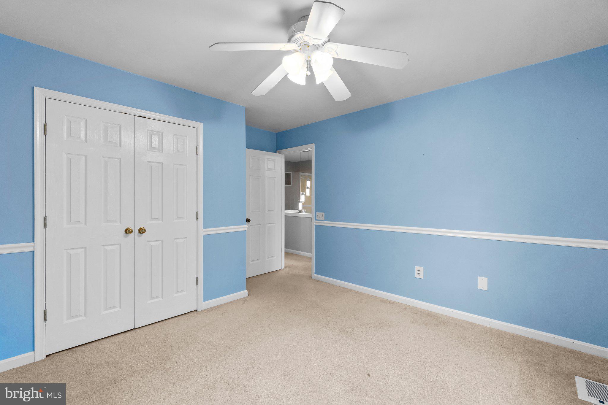 LYONS MANOR - Residential