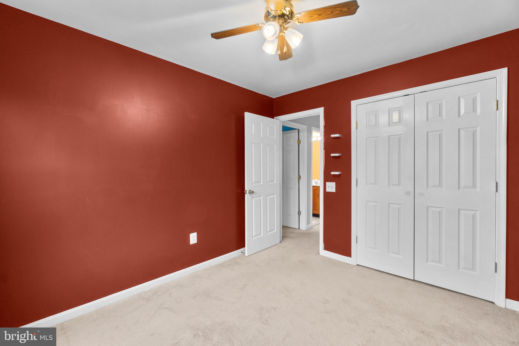 LYONS MANOR - Residential