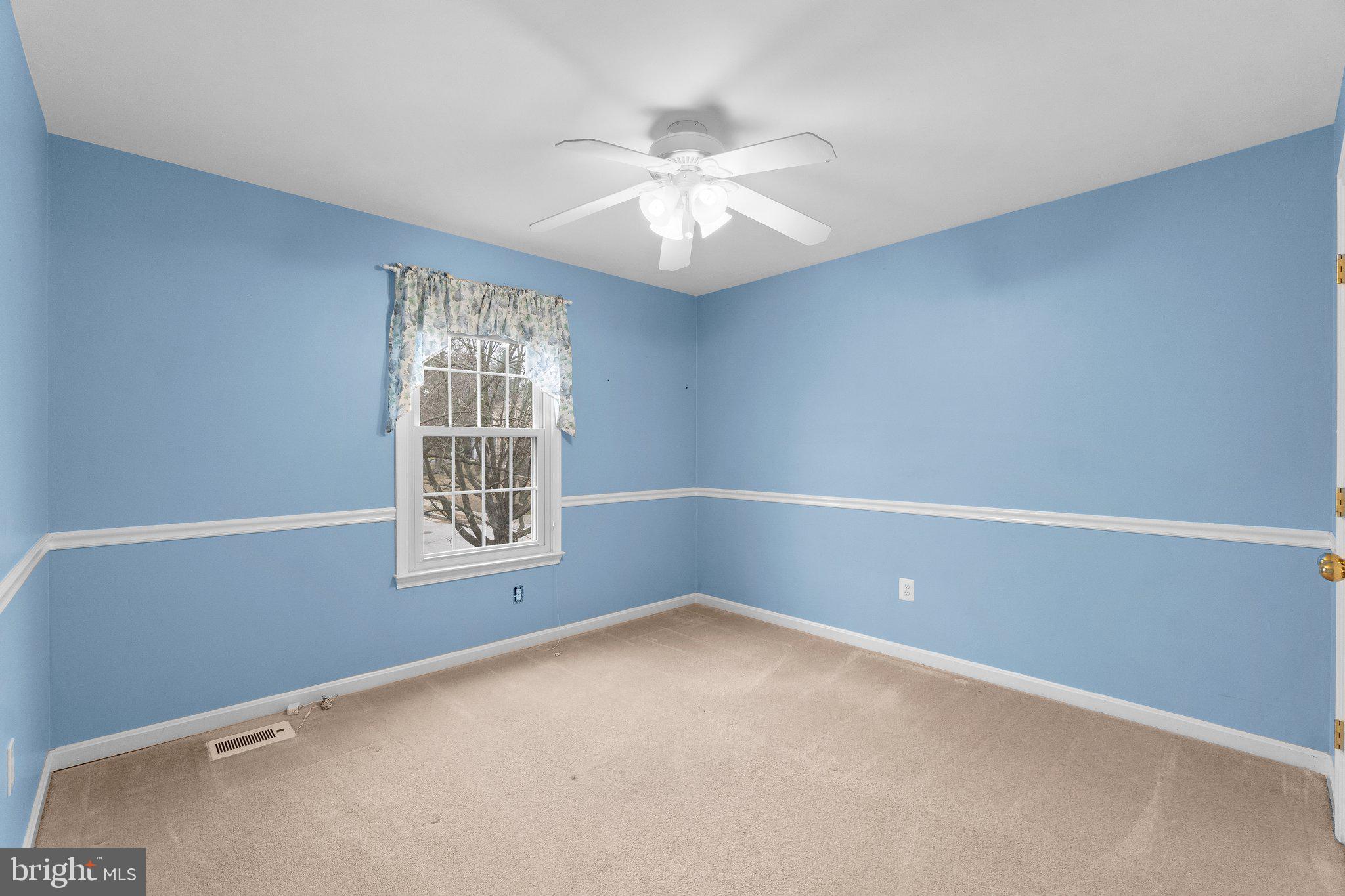 LYONS MANOR - Residential