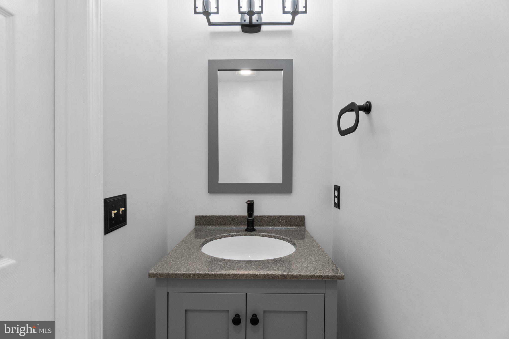 LYONS MANOR - Residential