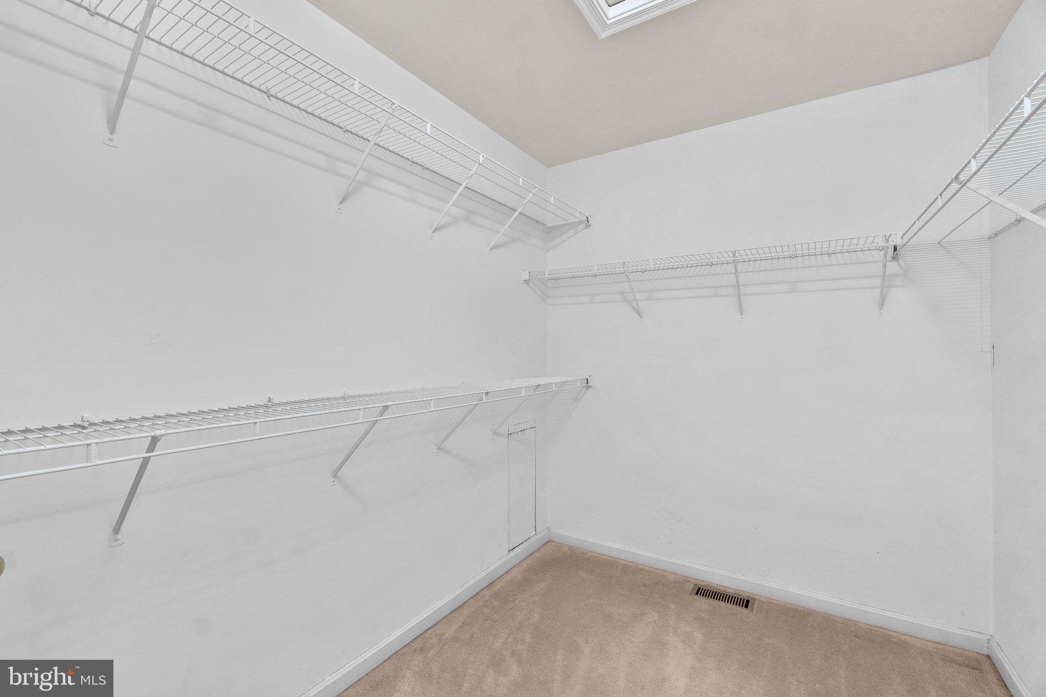 LYONS MANOR - Residential