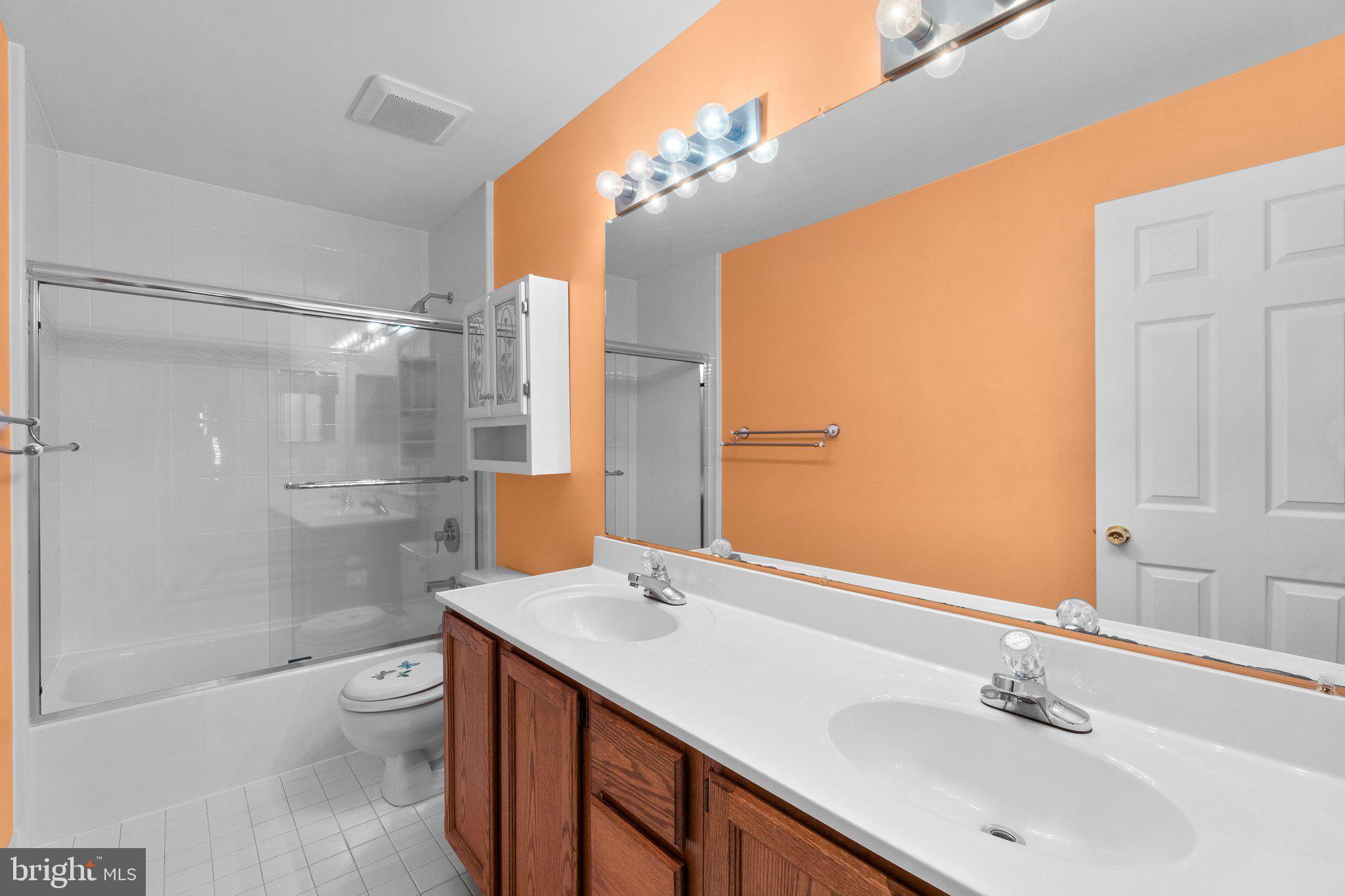 LYONS MANOR - Residential