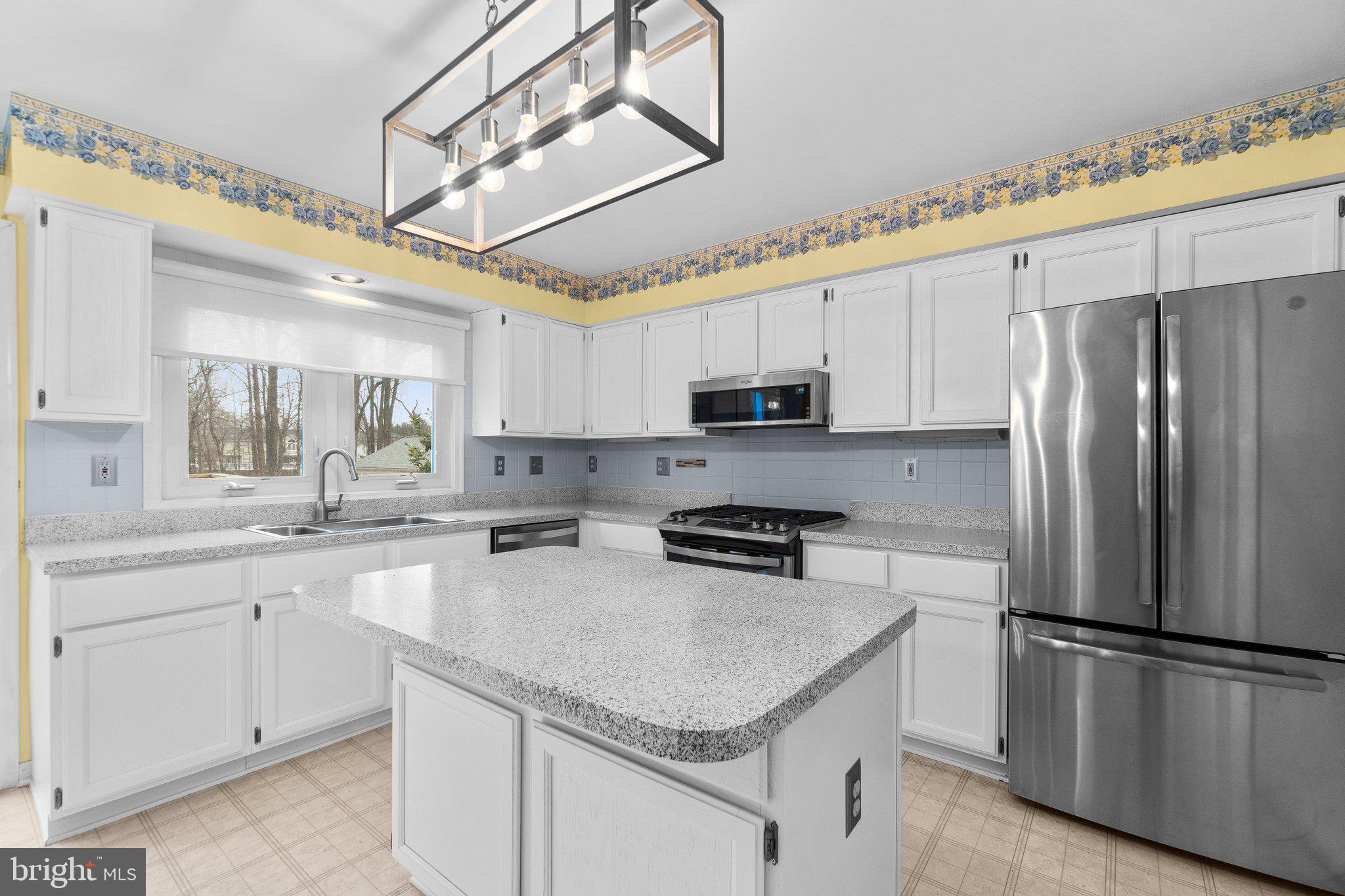 LYONS MANOR - Residential