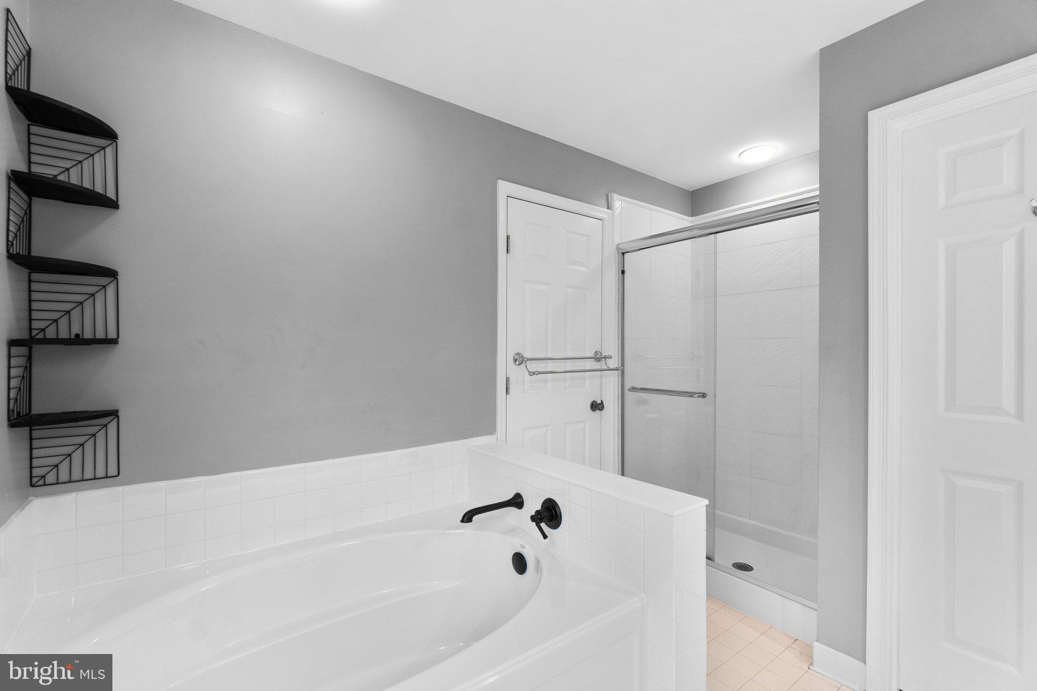 LYONS MANOR - Residential