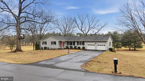 Homes For Sale - 388 Bowling Green Road<br/> Warren County, FRONT ROYAL, VA 22630