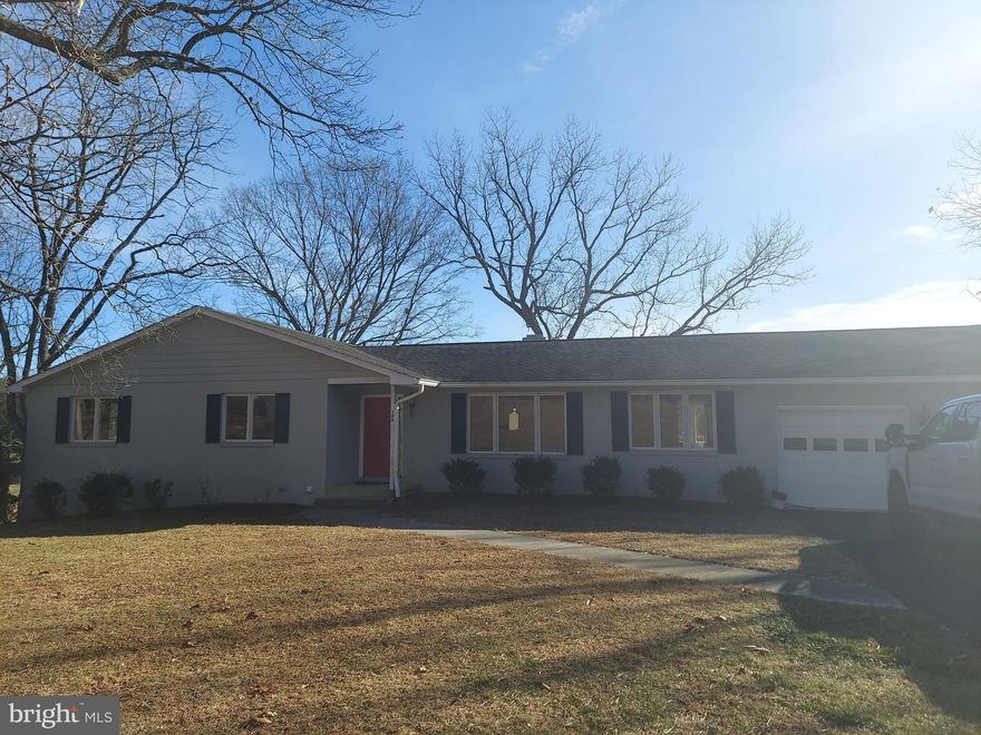 SELLER FOUND FLORIDA DREAM HOME, MOTIVATED TO SELL! Spacious Home on Golf Course with Mountain Views, Perfect for Two Families or One! Welcome to this beautifully updated residence in a prestigious, highly sought-after neighborhood. Breathtaking mountain views and direct access to the golf course, this property offers flexible living options — ideal for multi-generational families or as a smart investment opportunity. Key Features,  4 spacious bedrooms, (2 extra rooms in basement could be used as bedrooms, but no windows to make 6 bedrooms), 3.5 bathrooms, Expansive 1-acre property with room to relax and entertain, 2-car garage with ample storage, Brand-new HVAC system, full kitchen on both levels, new granite upstairs, laundry both upstairs and downstairs, Modern lighting fixtures throughout, Beautifully remodeled bathrooms with contemporary finishes, freshly painted interior for a crisp, move-in ready feel! Back deck of living or sunroom great for relaxing & entertaining.
Set on a scenic golf course with panoramic mountain views, Prestigious neighborhood known for privacy, security, and community amenities, Perfect for entertaining, family gatherings, or enjoying peaceful evenings outdoors, Investment Potential with Flexible floor plan supports multi-generational living or dual-family use, Opportunity to generate rental income while enjoying your own space, Strong appreciation potential in a highly desirable area,  chance to live on one level and have the second level pay out income, great retirement idea!