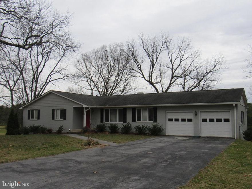 Spacious Home on Golf Course with Mountain Views, Perfect for Two Families or One! Welcome to this beautifully updated residence in a prestigious, highly sought-after neighborhood. Breathtaking mountain views and direct access to the golf course, this property offers flexible living options — ideal for multi-generational families or as a smart investment opportunity. Key Features,  6 spacious bedrooms, 3.5 bathrooms, Expansive 1-acre property with room to relax and entertain, 2-car garage with ample storage, Brand-new HVAC system, full kitchen on both levels, new granite upstairs, laundry both upstairs and downstairs, Modern lighting fixtures throughout, Beautifully remodeled bathrooms with contemporary finishes, freshly painted interior for a crisp, move-in ready feel! Back deck of living or sunroom great for relaxing & entertaining.
Set on a scenic golf course with panoramic mountain views, Prestigious neighborhood known for privacy, security, and community amenities, Perfect for entertaining, family gatherings, or enjoying peaceful evenings outdoors, Investment Potential with Flexible floor plan supports multi-generational living or dual-family use, Opportunity to generate rental income while enjoying your own space, Strong appreciation potential in a highly desirable area,  chance to live on one level and have the second level pay out income, great retirement idea!