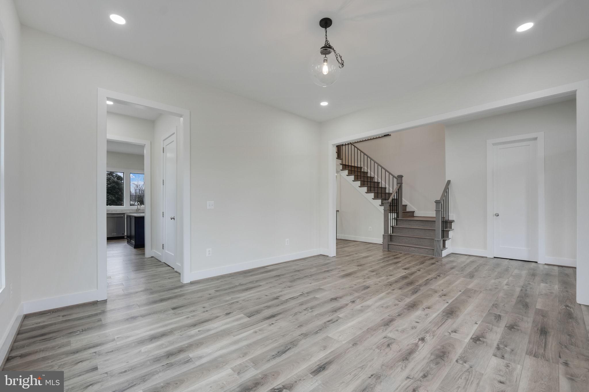 PIMMIT HILLS - Residential