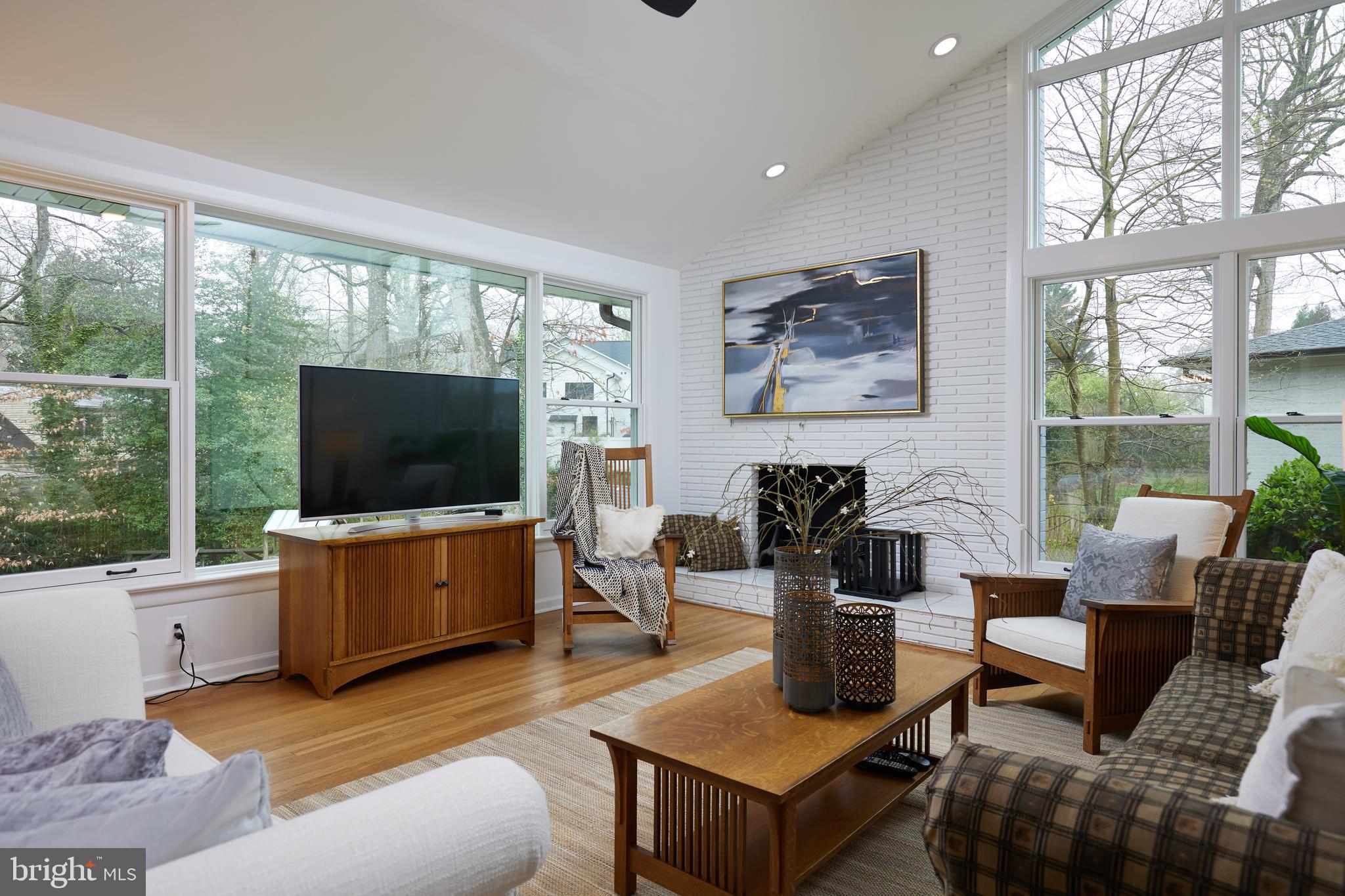 TULIP HILL - Residential