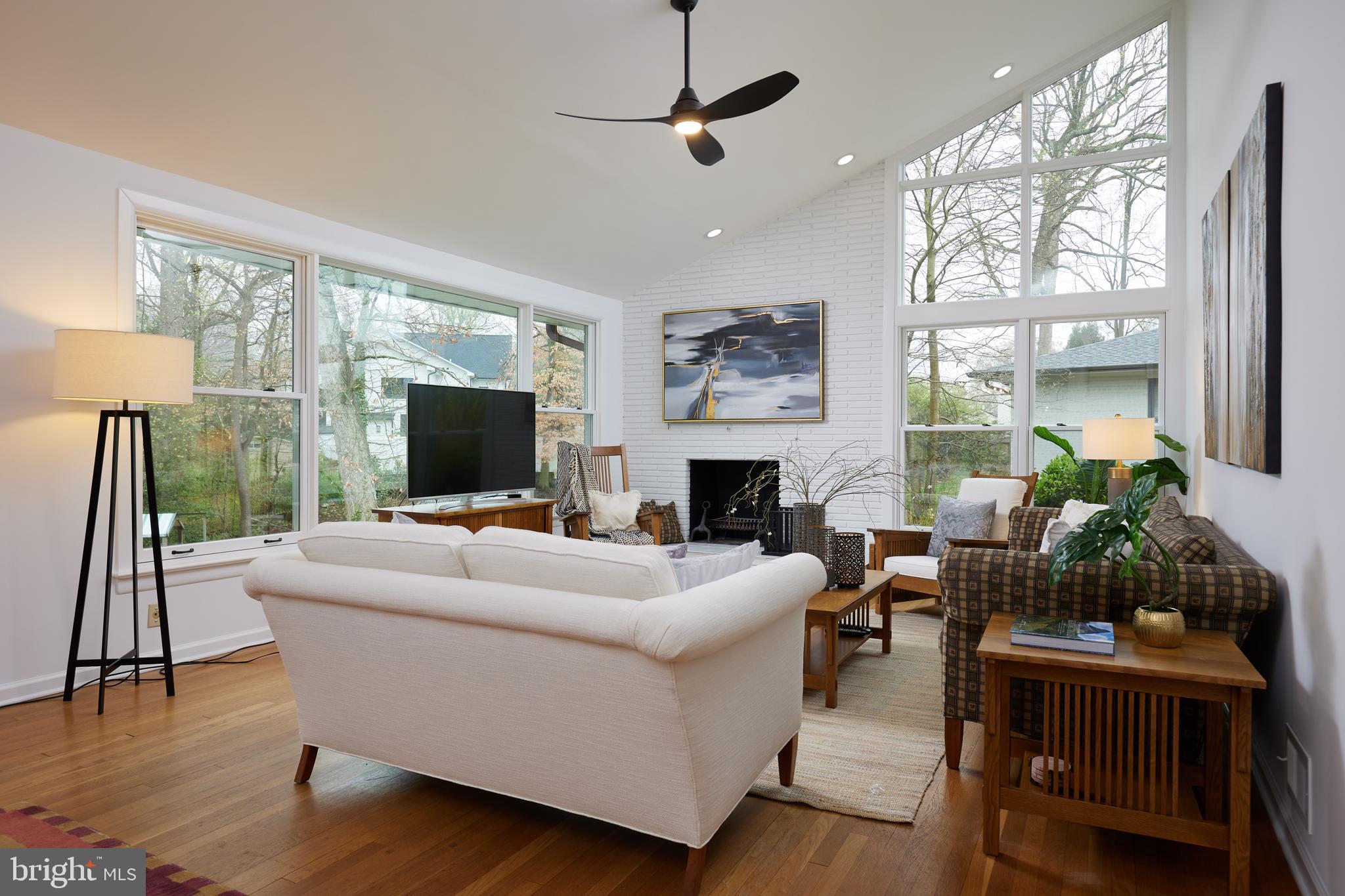 TULIP HILL - Residential