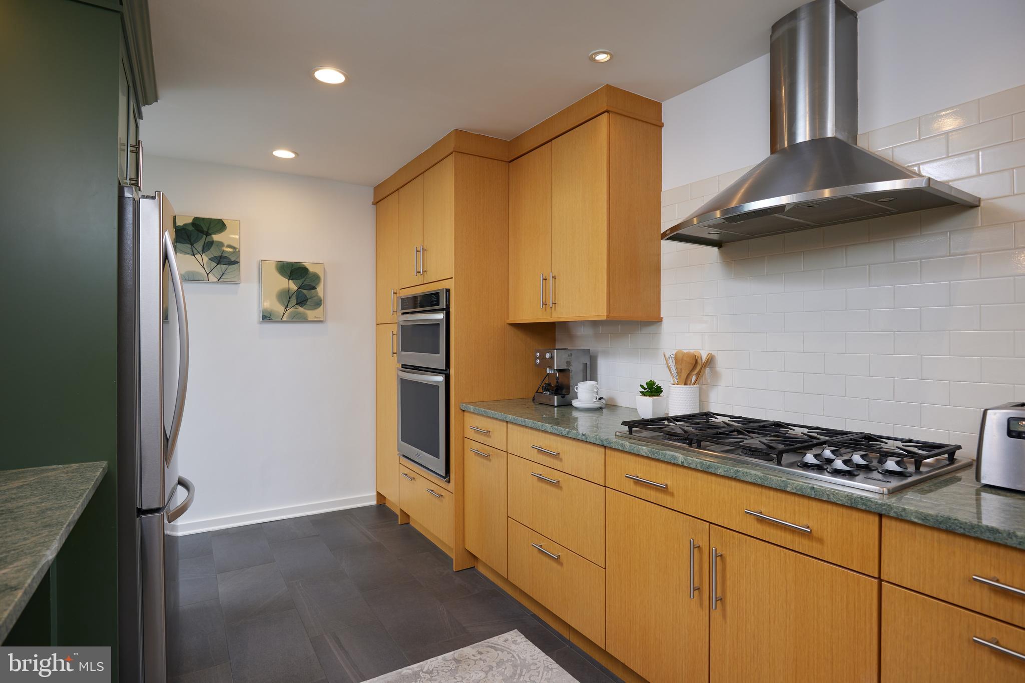 TULIP HILL - Residential