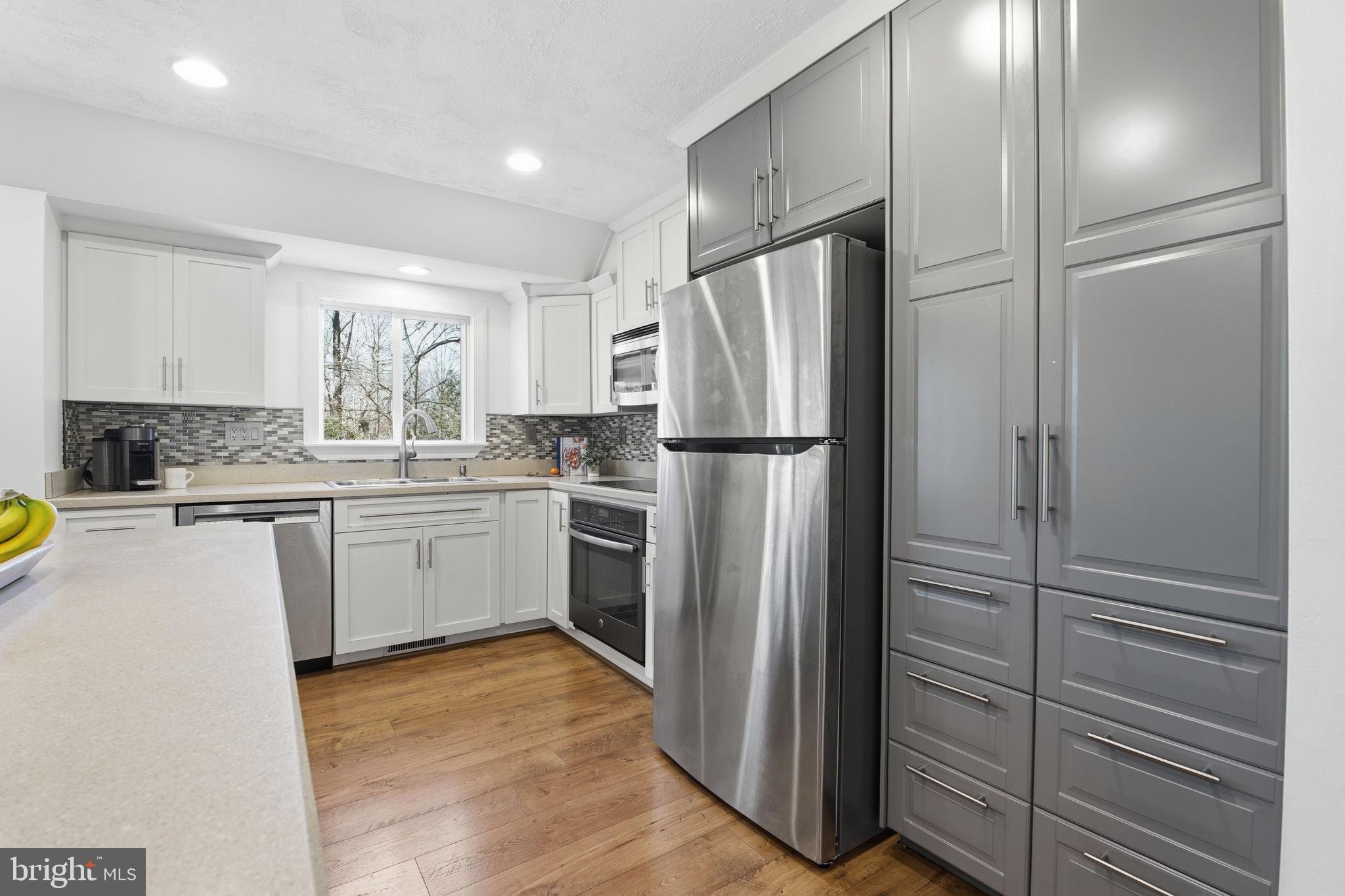 SUNRISE BEACH - Residential