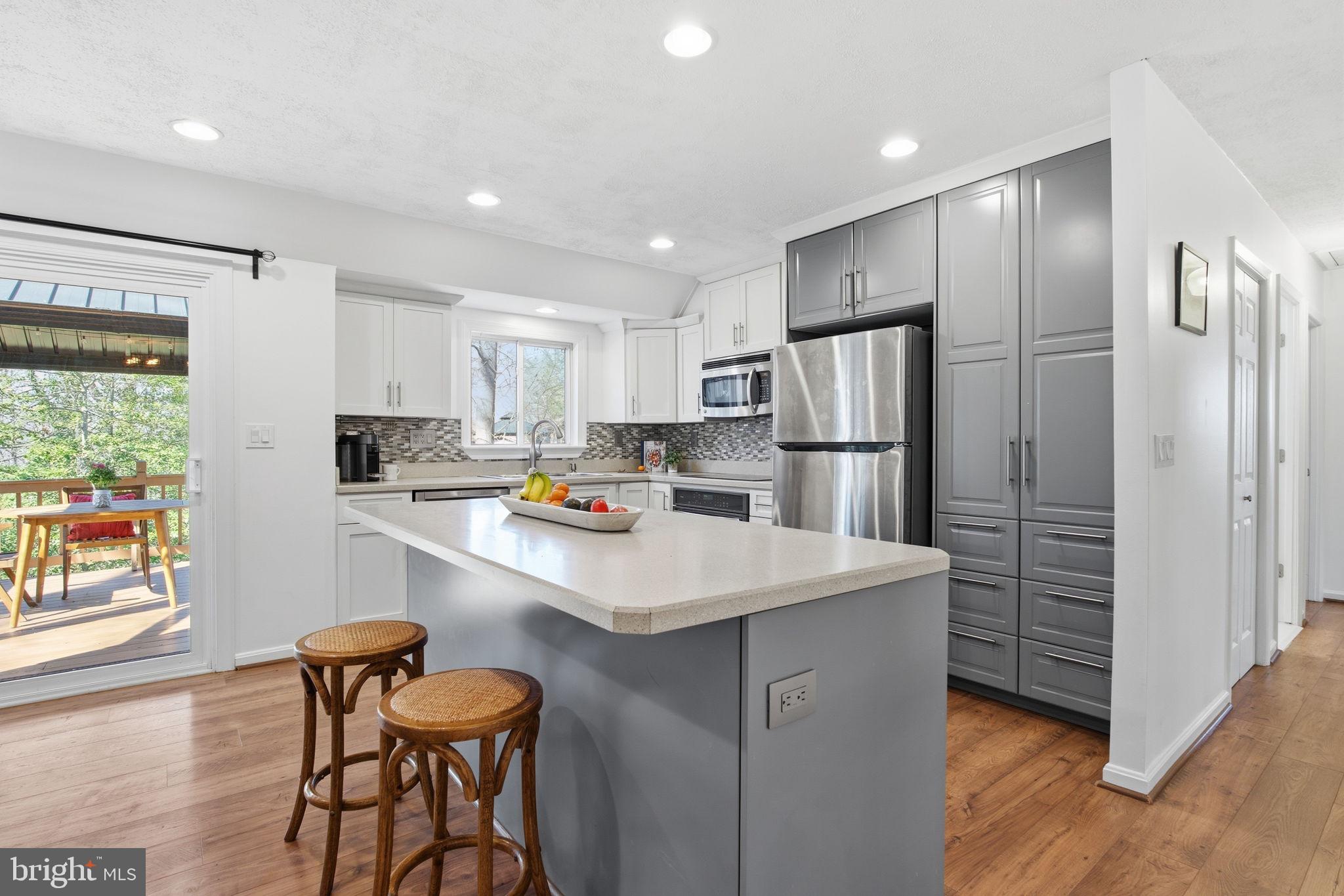 SUNRISE BEACH - Residential