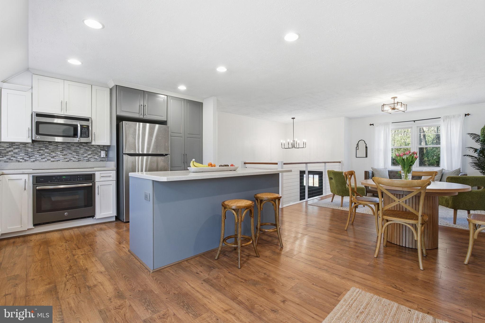 SUNRISE BEACH - Residential