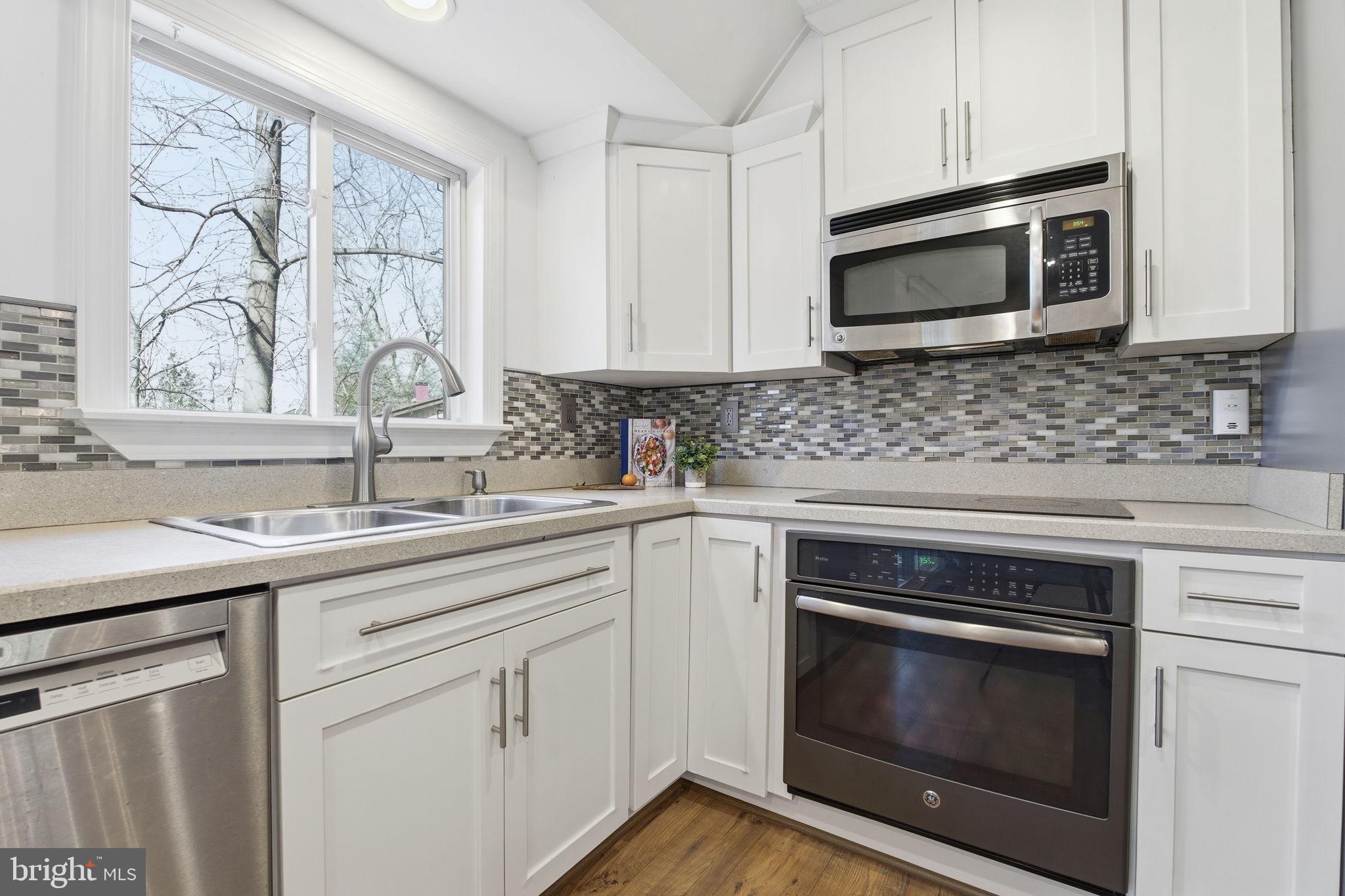 SUNRISE BEACH - Residential