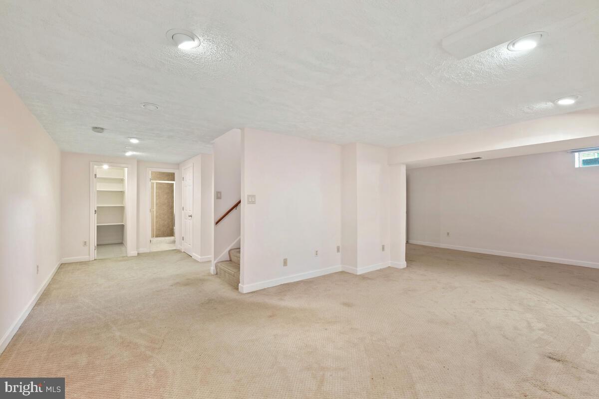 NORTH SHERWOOD FOREST - Residential