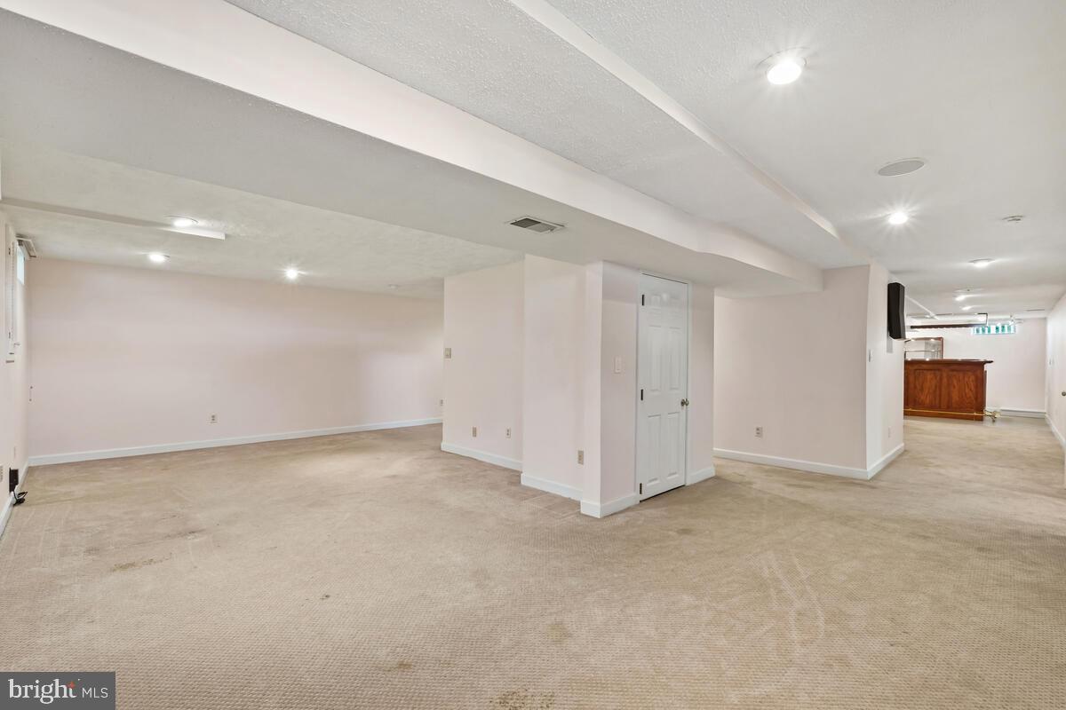 NORTH SHERWOOD FOREST - Residential